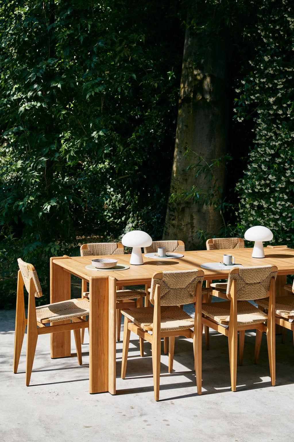 https://a.1stdibscdn.com/gubi-outdoor-atmosfera-dining-table-281-x-105-cm-for-sale-picture-4/f_104122/f_472629021761754697984/Gubi_Fall_2022_51_master.jpg