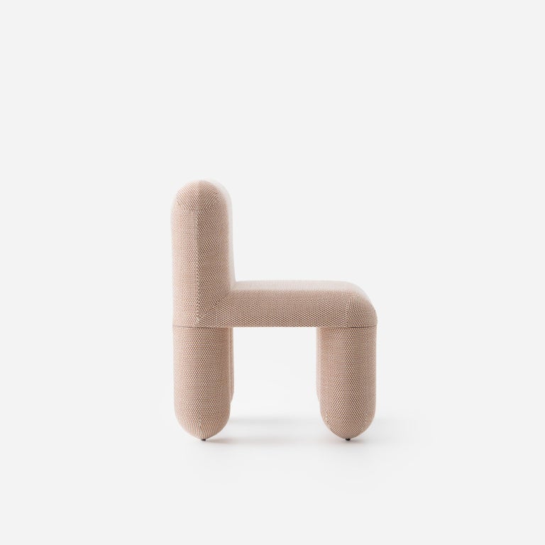 https://a.1stdibscdn.com/modern-hello-dining-chair-with-flexible-back-in-kvadrat-serpentine-wool-by-noom-for-sale-picture-2/f_42321/f_481862921767619056824/_HELLO_chairs_by_NOOM_in_Dedar_Kvadrat_Alpaca_fabrics_20__master.jpg?width=768