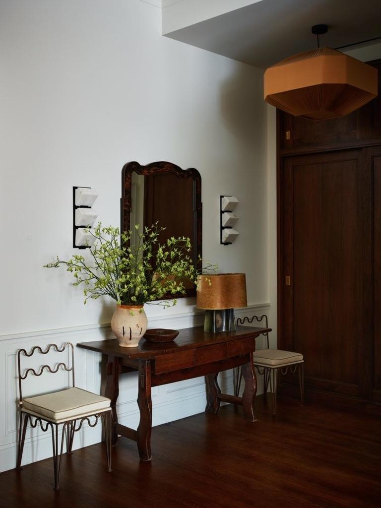https://a.1stdibscdn.com/pair-of-undulating-meandre-chairs-by-design-freres-for-sale-picture-12/f_8184/f_340616921693061728062/HOFFMAN_Meandre_chairs_master.jpeg
