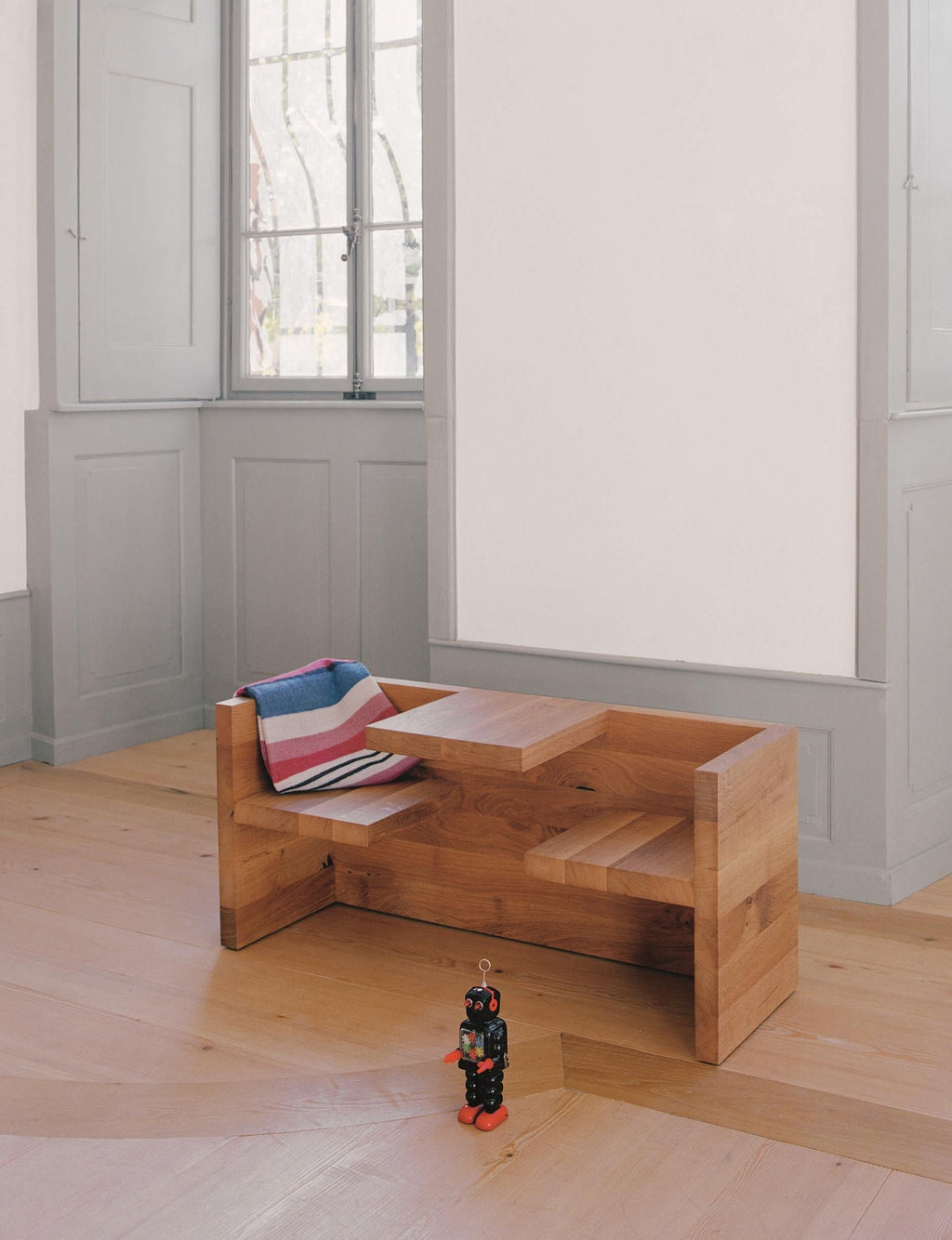 https://a.1stdibscdn.com/e15-tafel-table-bench-by-hans-de-pelsmacker-for-sale-picture-6/12330573/f_152937011561963490498/HP01_TAFEL_CHILDREN_master.jpg