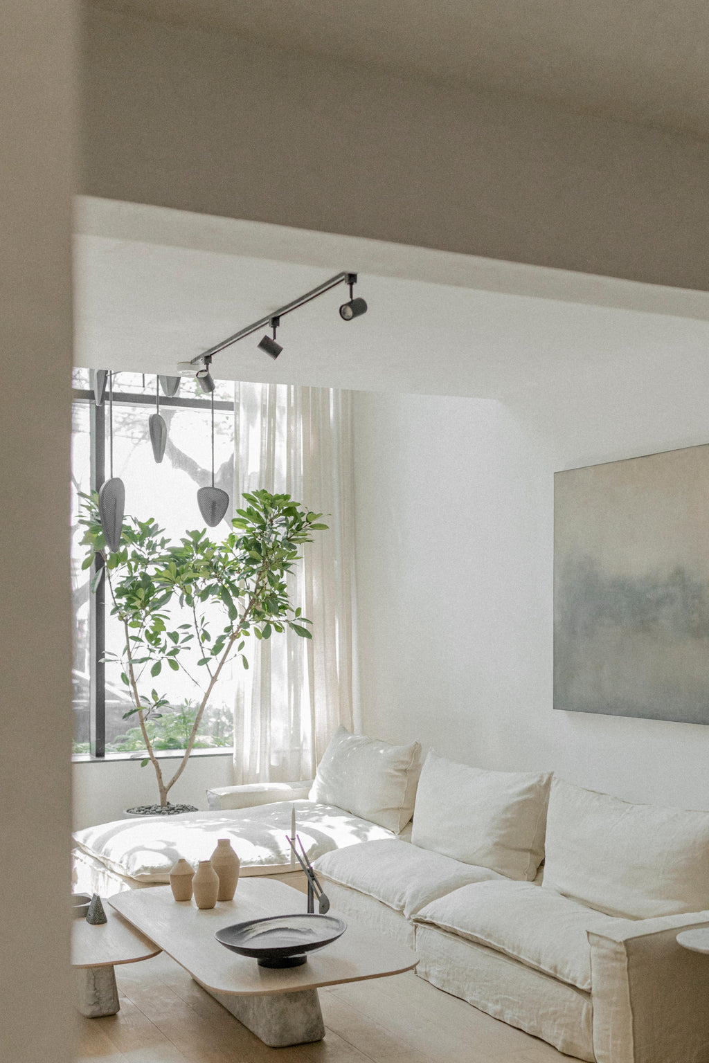 https://a.1stdibscdn.com/pluma-sofa-set-in-linen-color-fabric-upholstery-for-sale-picture-5/f_47391/f_276688521646700662274/HT3A8814_master.jpg