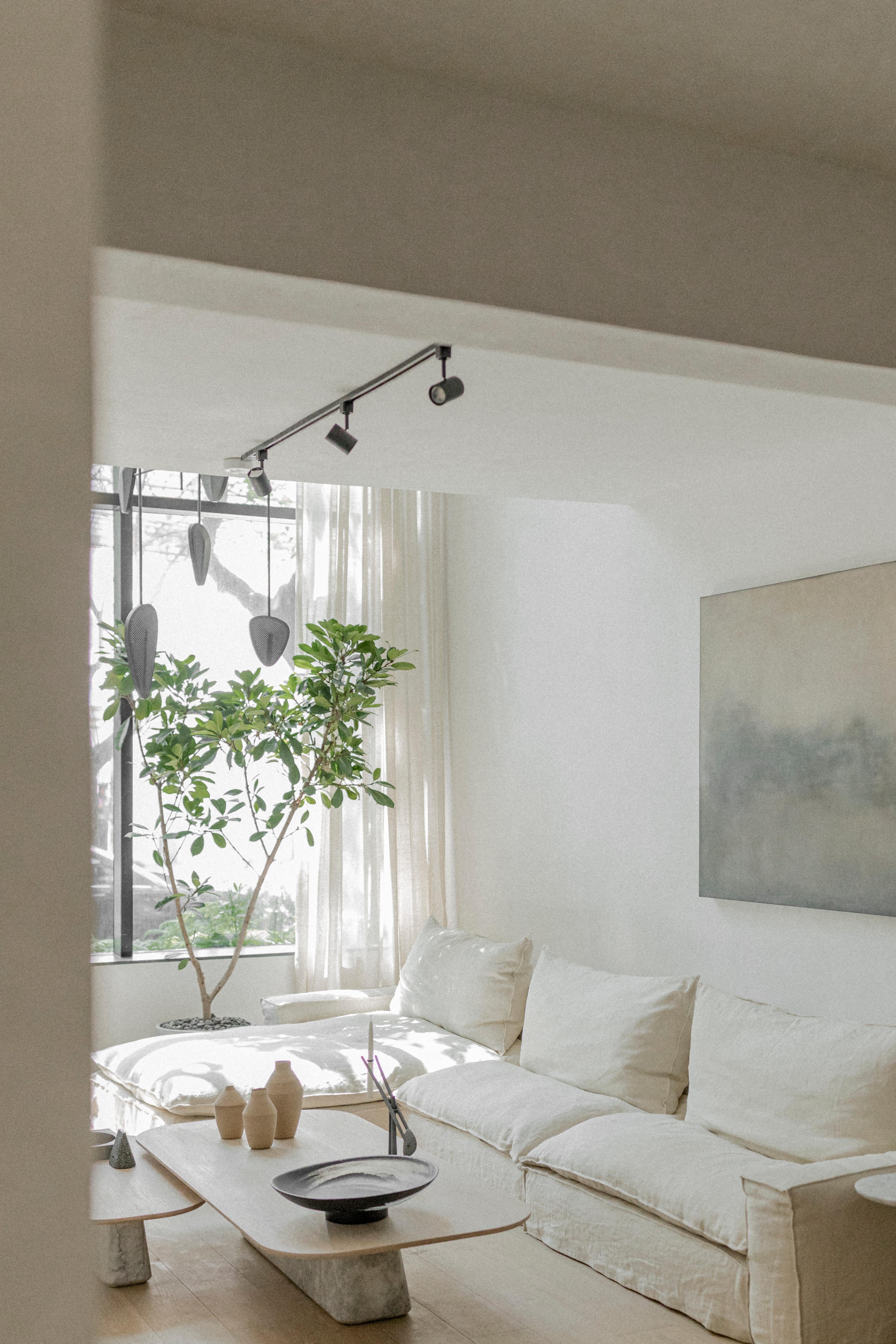 https://a.1stdibscdn.com/pluma-sofa-set-in-linen-color-fabric-upholstery-for-sale-picture-5/f_47391/f_276688521646700662274/HT3A8814_master.jpg