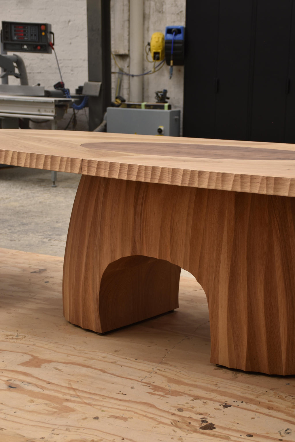 https://a.1stdibscdn.com/flack-oval-dining-table-by-daniel-poole-for-sale-picture-6/f_12192/f_446277521744915629971/HTF10_master.jpg