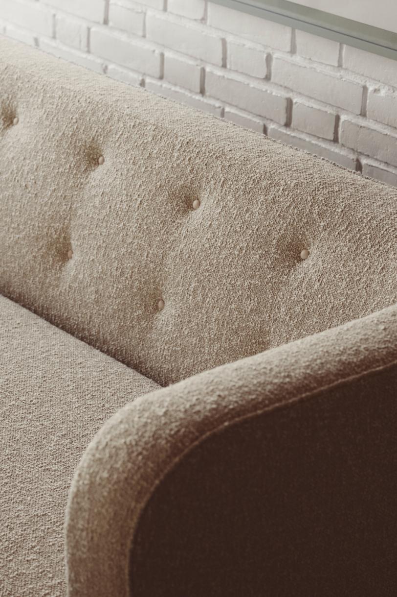 https://a.1stdibscdn.com/off-white-sheepskin-and-smoked-oak-vilhelm-sofa-by-lassen-for-sale-picture-5/f_12192/f_329296421677154035690/H_eg_M_ller_20_06_23_byLassen_AW2010299_copy_master.jpg
