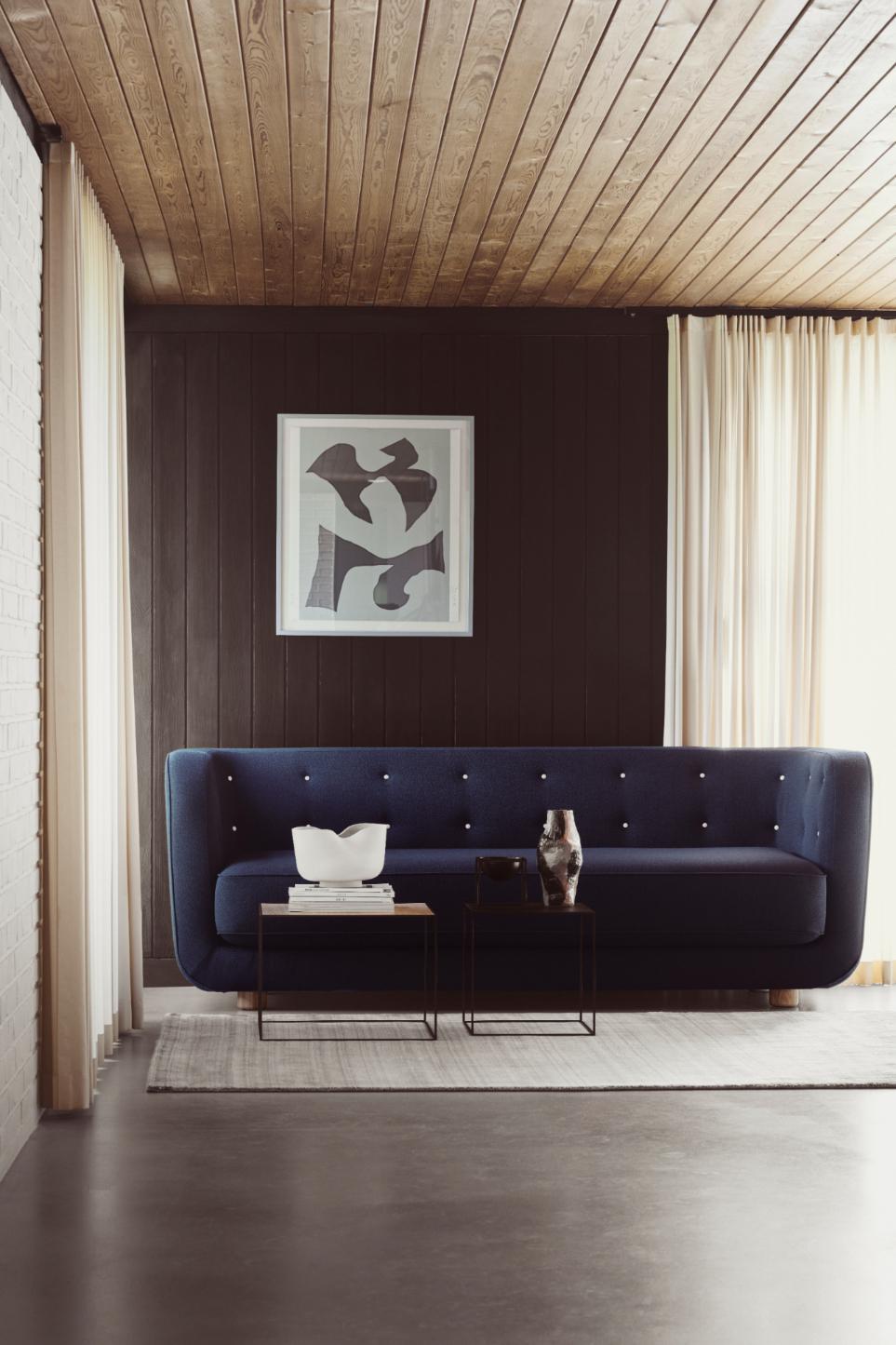 https://a.1stdibscdn.com/off-white-sheepskin-and-smoked-oak-vilhelm-sofa-by-lassen-for-sale-picture-6/f_12192/f_329296421677154036308/H_eg_M_ller_20_06_23_byLassen_AW2010421_master.jpg