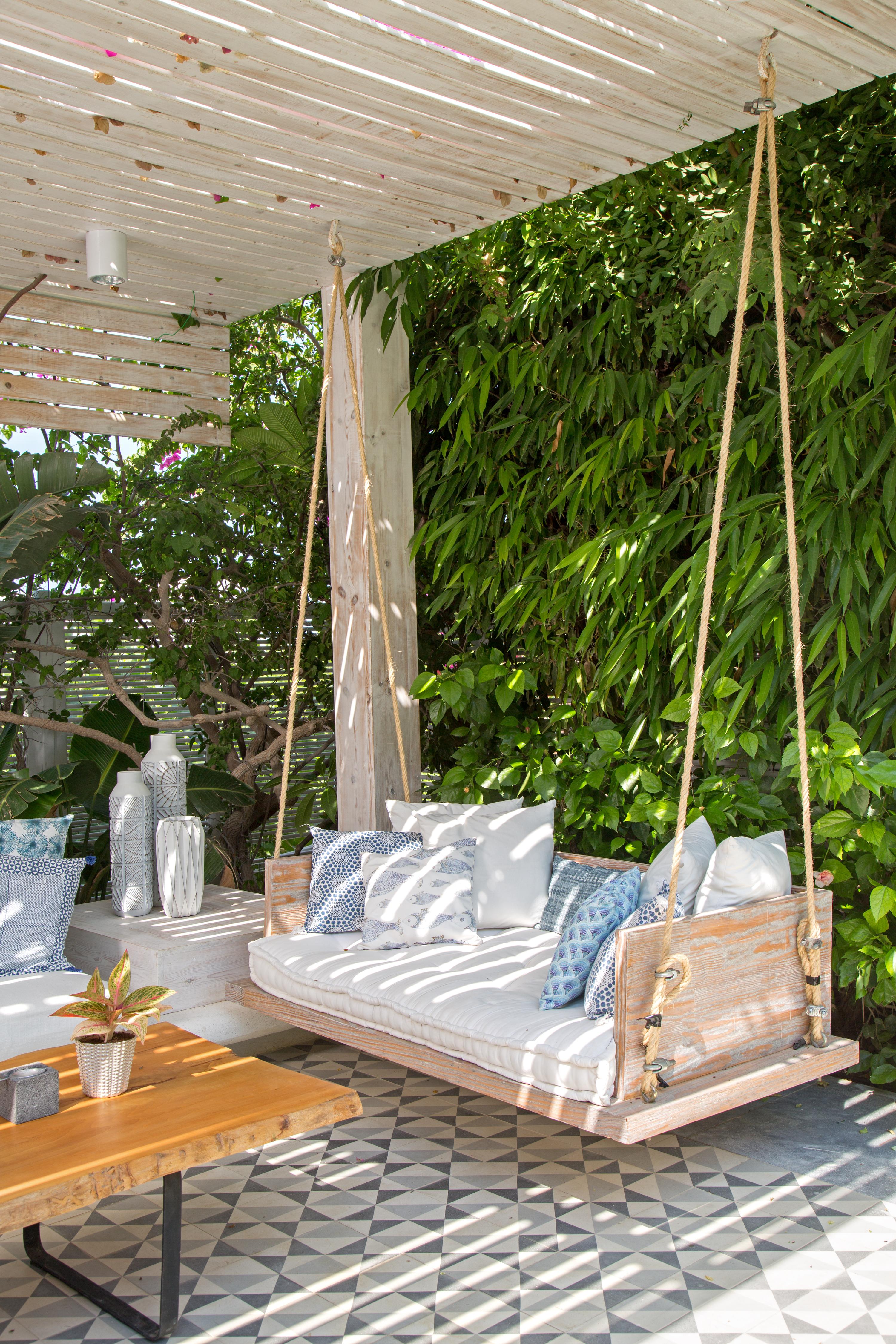 https://a.1stdibscdn.com/pitch-pine-grey-stained-outdoor-swing-sofa-with-egyptian-style-upholstery-for-sale-picture-3/f_58022/f_258568521635253361734/Hacienda16_copy_master.jpg