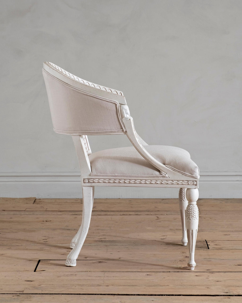 https://a.1stdibscdn.com/haga-gustavian-style-armchair-for-sale-picture-5/f_10672/f_204036021598867726377/Haga_90_master.jpg