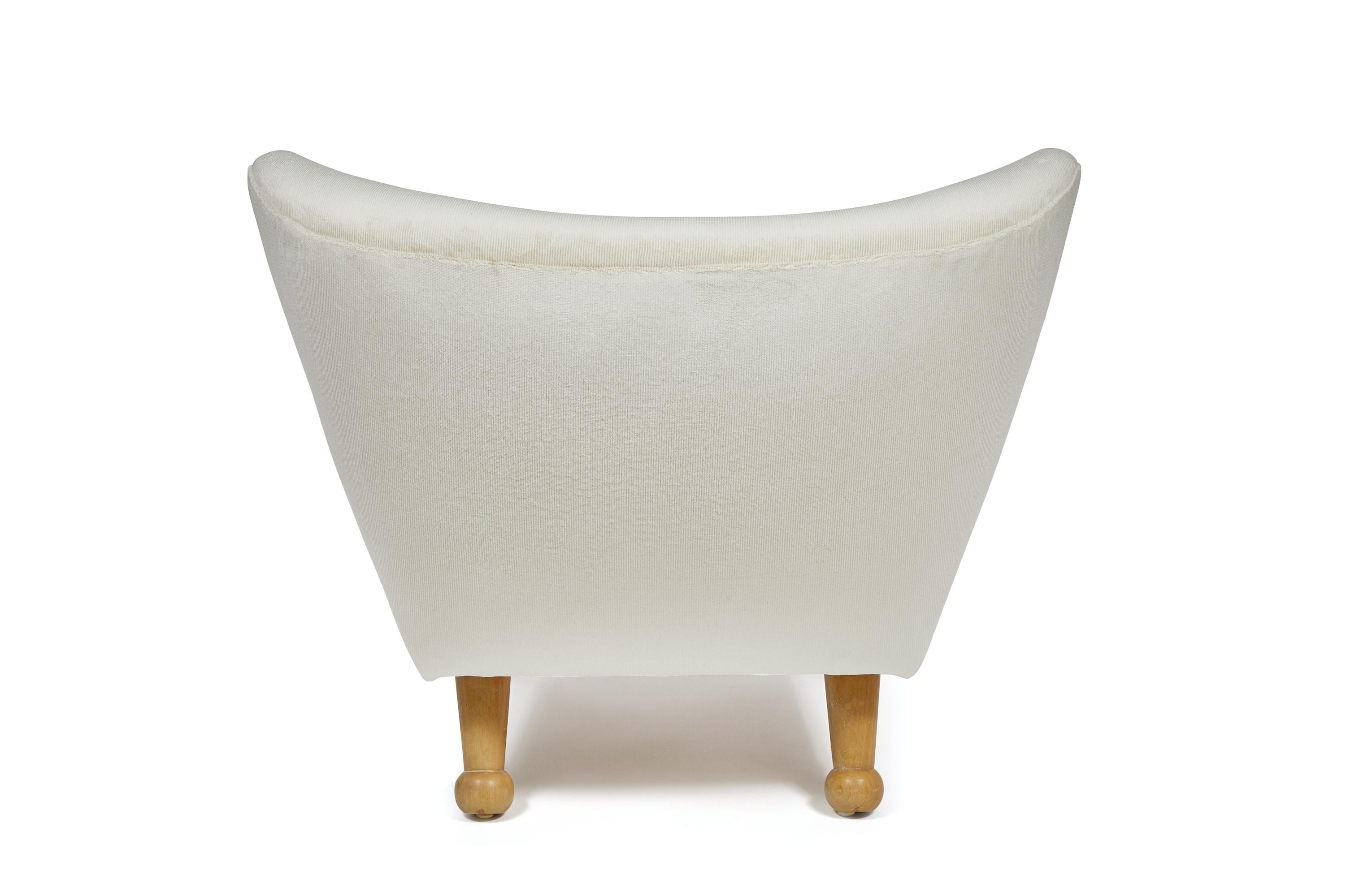 https://a.1stdibscdn.com/upholstered-hayworth-outdoor-lounge-chair-by-august-abode-in-bleached-teak-for-sale-picture-6/f_56632/1616456993662/Hayworth_Outdoor_Lounge_Chair_Stefani_Stein_for_August_Abode_5_master.jpg