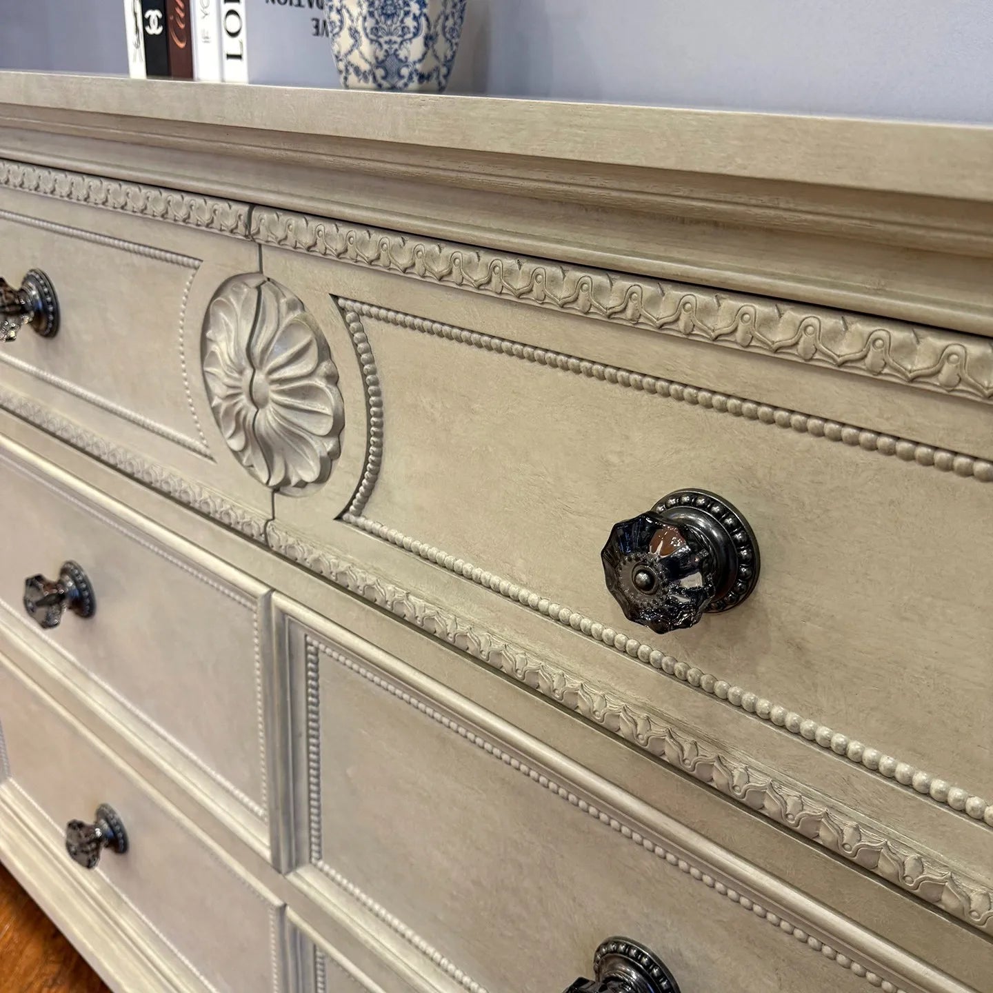 6-Drawer Solid Wood Dresser Traditional Carved Storage Cabinet