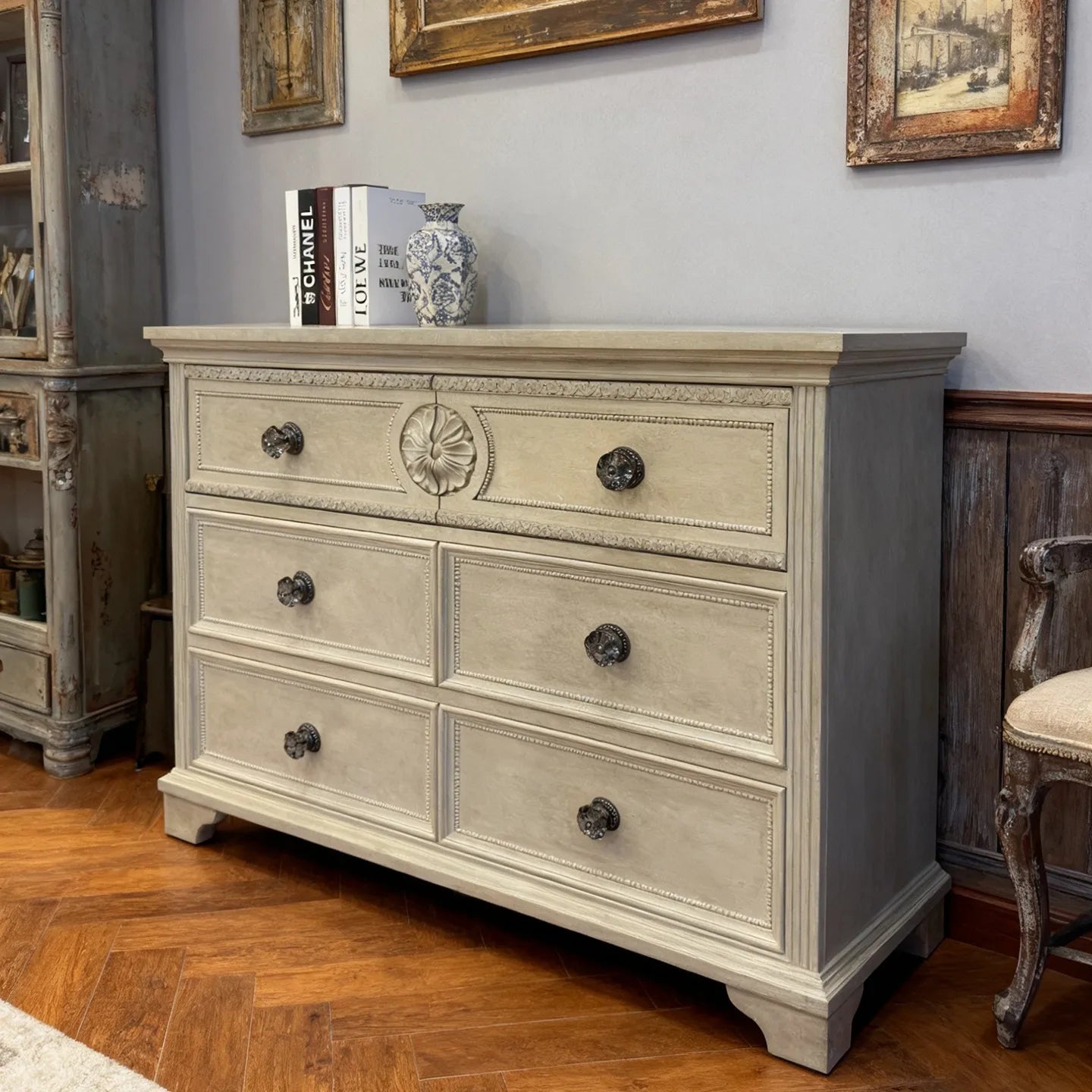 6-Drawer Solid Wood Dresser Traditional Carved Storage Cabinet