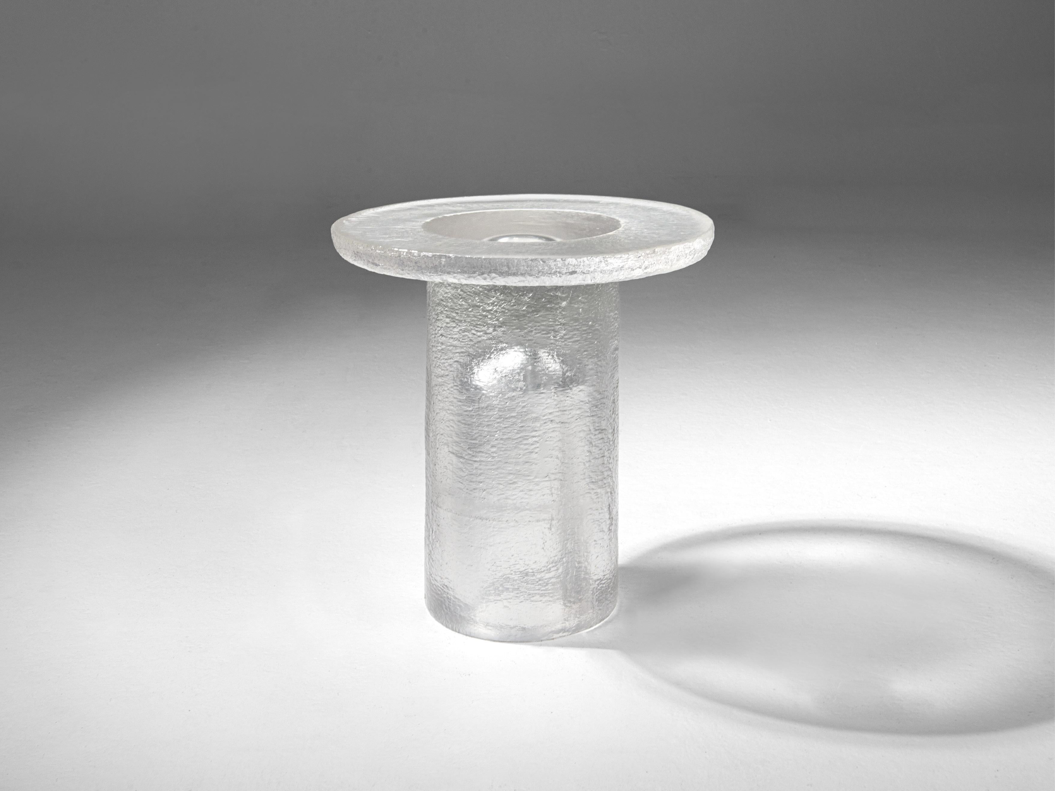 https://a.1stdibscdn.com/momo-clear-resin-coffee-table-made-in-italy-by-hessentia-for-sale-picture-3/f_57252/f_460609121756804703654/Hessentia_Momo_coffee_table_30_extra_master.jpg