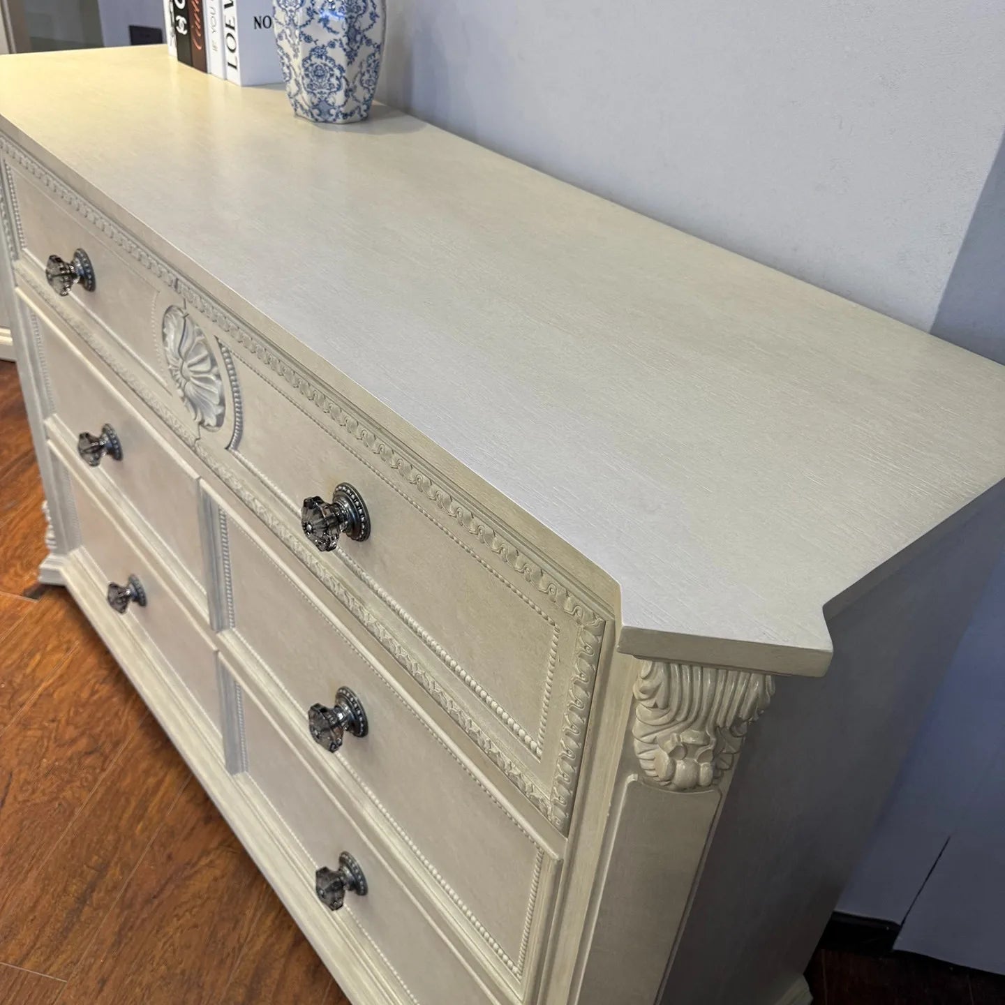 6-Drawer Solid Wood Dresser Traditional Carved Storage Cabinet