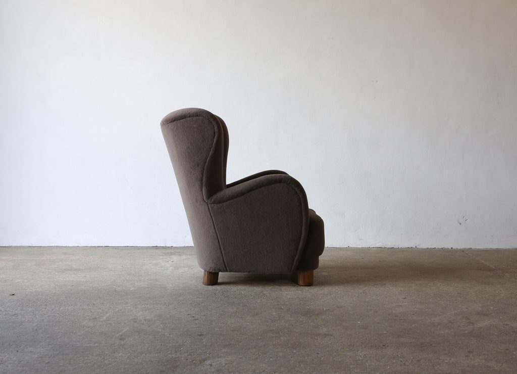 https://a.1stdibscdn.com/a-high-back-arm-chair-upholstered-in-pure-alpaca-wool-for-sale-picture-11/f_22593/f_352901921689692606055/High_Back_Tall_Lounge_Chair_Brown_Grey_Alpaca_7_23_10_master.jpg