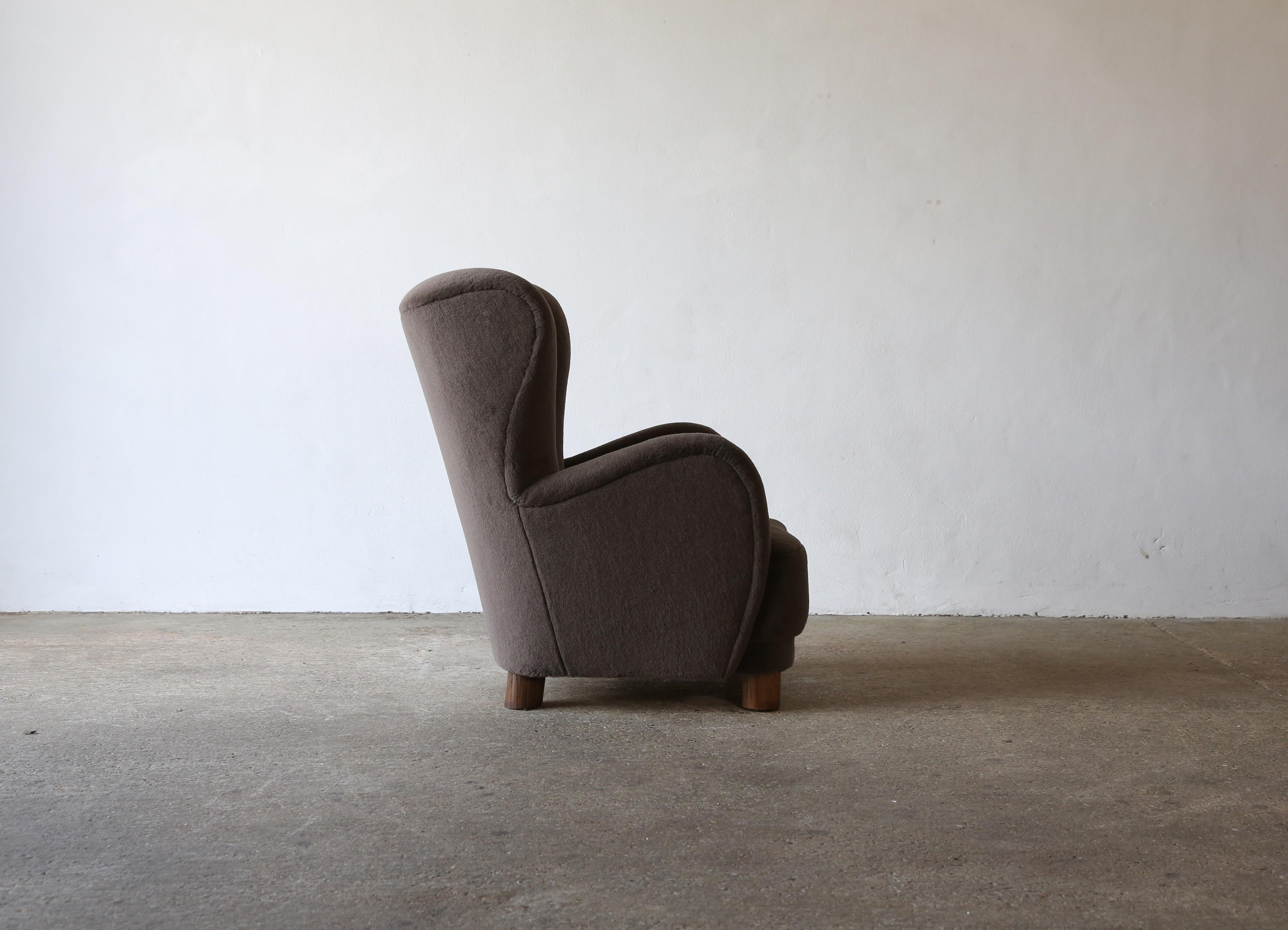 https://a.1stdibscdn.com/a-high-back-arm-chair-upholstered-in-pure-alpaca-wool-for-sale-picture-11/f_22593/f_352901921689692606055/High_Back_Tall_Lounge_Chair_Brown_Grey_Alpaca_7_23_10_master.jpg