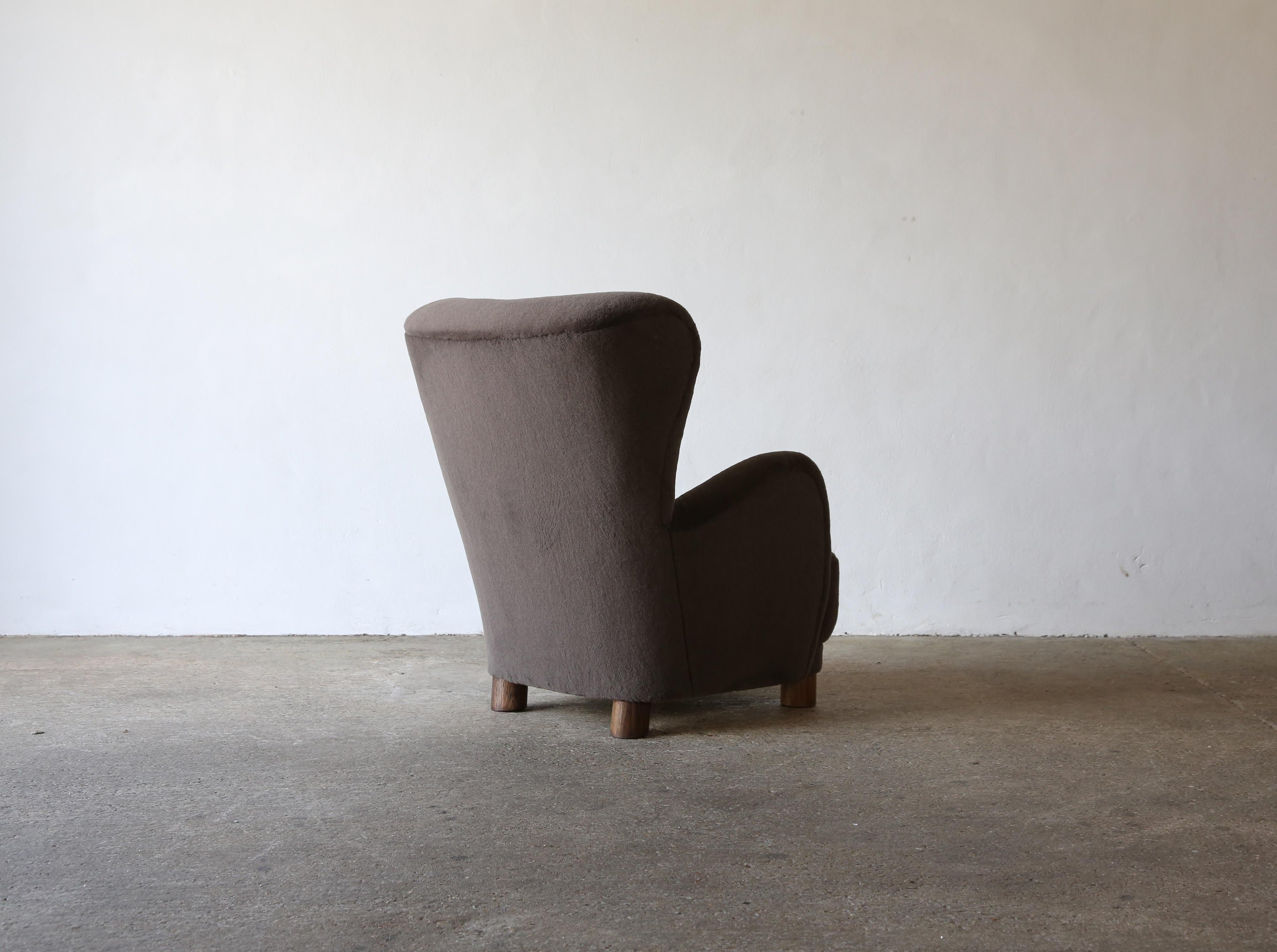 https://a.1stdibscdn.com/a-high-back-arm-chair-upholstered-in-pure-alpaca-wool-for-sale-picture-9/f_22593/f_352901921689692605866/High_Back_Tall_Lounge_Chair_Brown_Grey_Alpaca_7_23_8_master.jpg