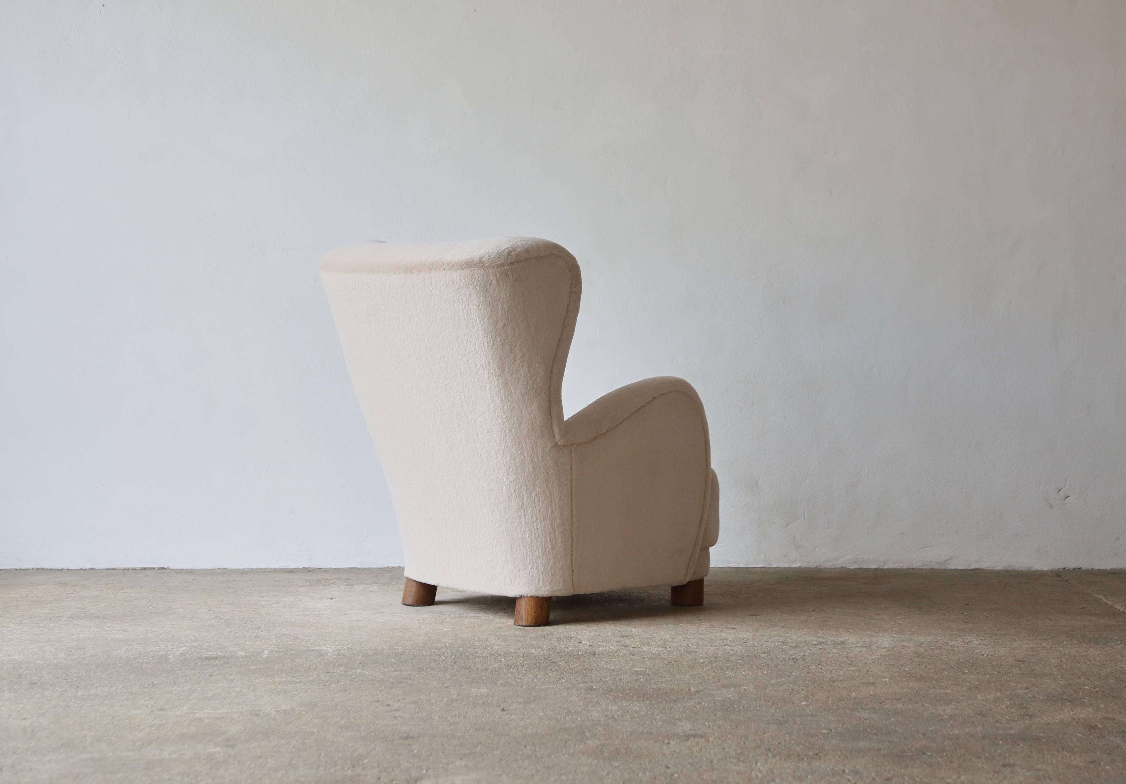 https://a.1stdibscdn.com/high-back-arm-chairs-upholstered-in-pure-alpaca-for-sale-picture-11/f_22593/f_397344421715803947706/High_Tall_Back_Chair_Stone_Alpaca_Single_3_24_11_master.jpg