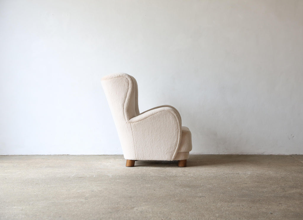 https://a.1stdibscdn.com/high-back-arm-chairs-upholstered-in-pure-alpaca-for-sale-picture-12/f_22593/f_397344421715803947219/High_Tall_Back_Chair_Stone_Alpaca_Single_3_24_12_master.jpg