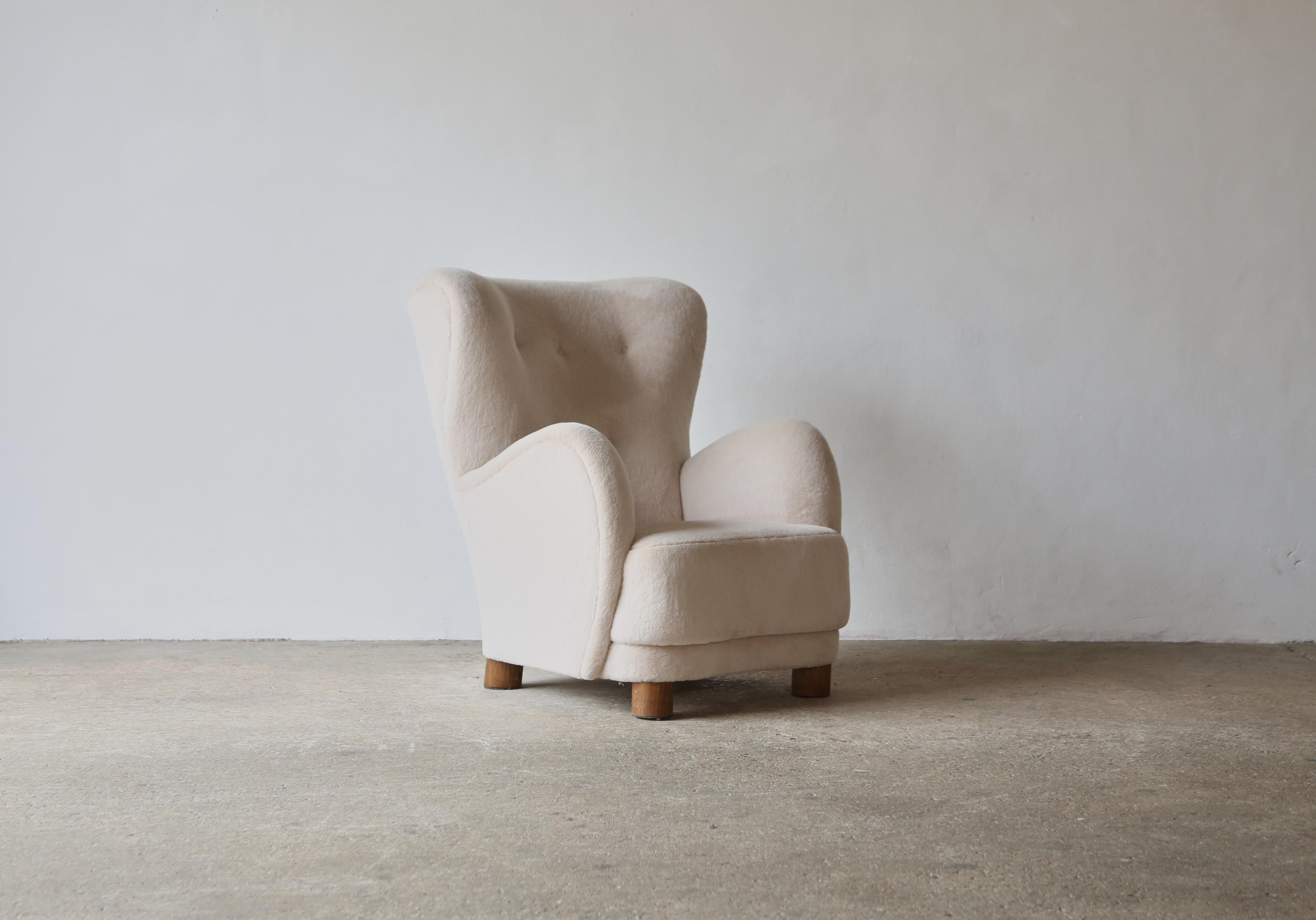 https://a.1stdibscdn.com/high-back-arm-chairs-upholstered-in-pure-alpaca-for-sale-picture-13/f_22593/f_397344421715803954349/High_Tall_Back_Chair_Stone_Alpaca_Single_3_24_13_master.jpg