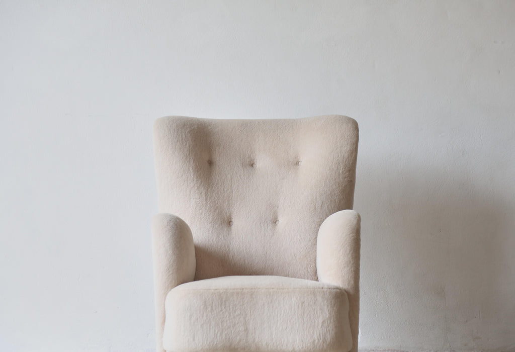 https://a.1stdibscdn.com/high-back-arm-chairs-upholstered-in-pure-alpaca-for-sale-picture-5/f_22593/f_397344421715803926199/High_Tall_Back_Chair_Stone_Alpaca_Single_3_24_4_master.jpg