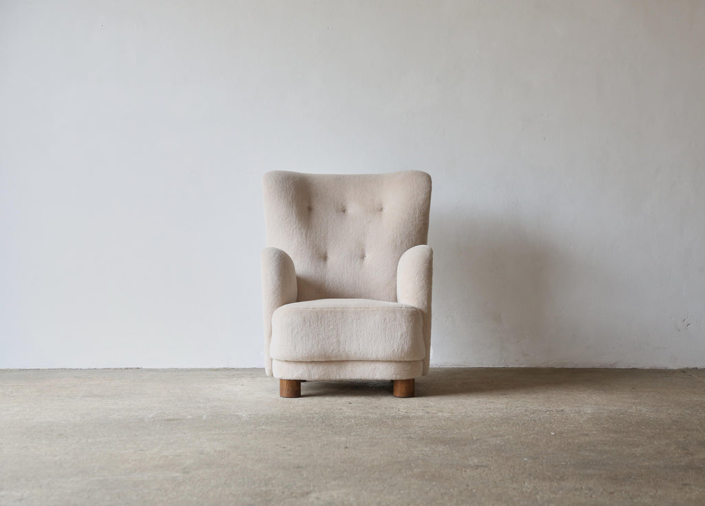 https://a.1stdibscdn.com/high-back-arm-chairs-upholstered-in-pure-alpaca-for-sale-picture-6/f_22593/f_397344421715803933156/High_Tall_Back_Chair_Stone_Alpaca_Single_3_24_5_master.jpg