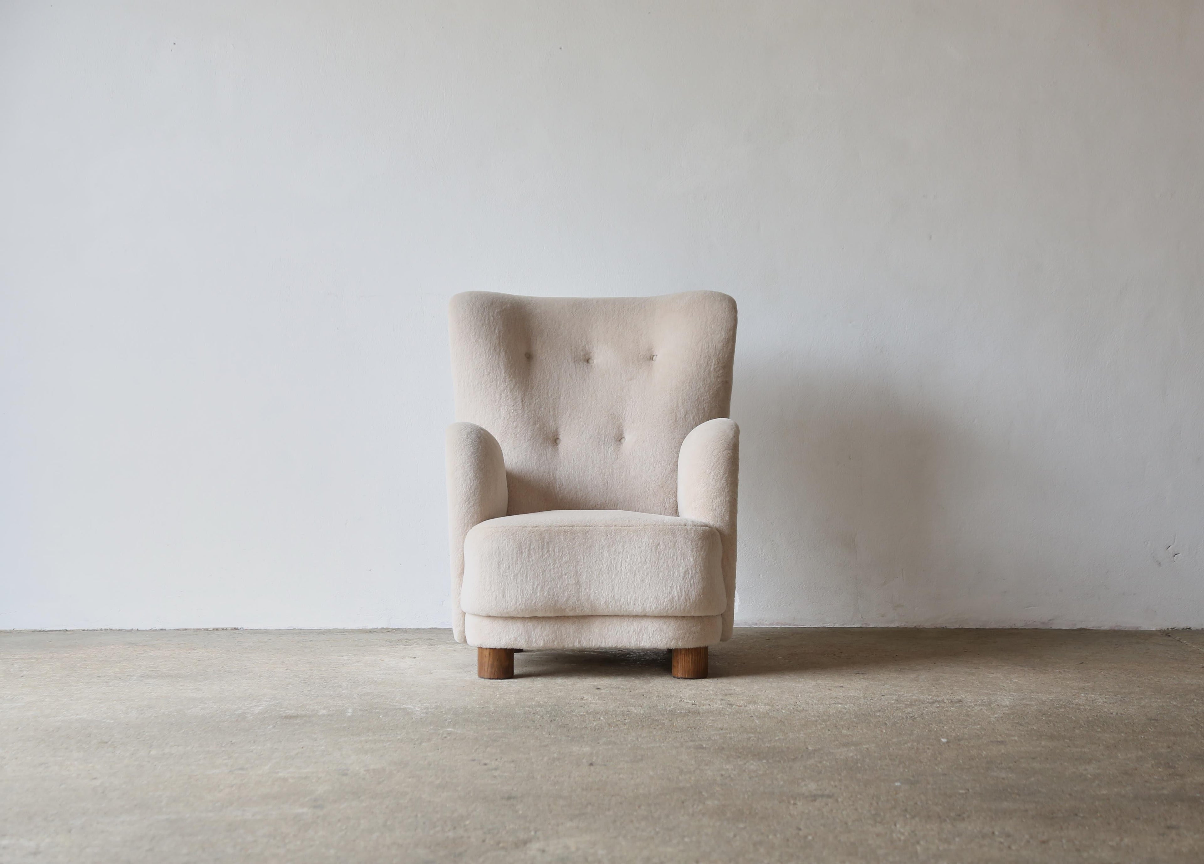 https://a.1stdibscdn.com/high-back-arm-chairs-upholstered-in-pure-alpaca-for-sale-picture-6/f_22593/f_397344421715803933156/High_Tall_Back_Chair_Stone_Alpaca_Single_3_24_5_master.jpg
