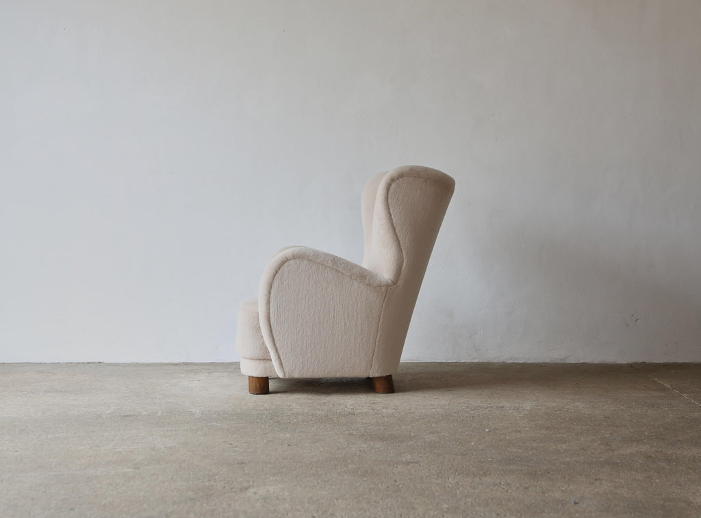 https://a.1stdibscdn.com/high-back-arm-chairs-upholstered-in-pure-alpaca-for-sale-picture-7/f_22593/f_397344421715803939581/High_Tall_Back_Chair_Stone_Alpaca_Single_3_24_7_master.jpg