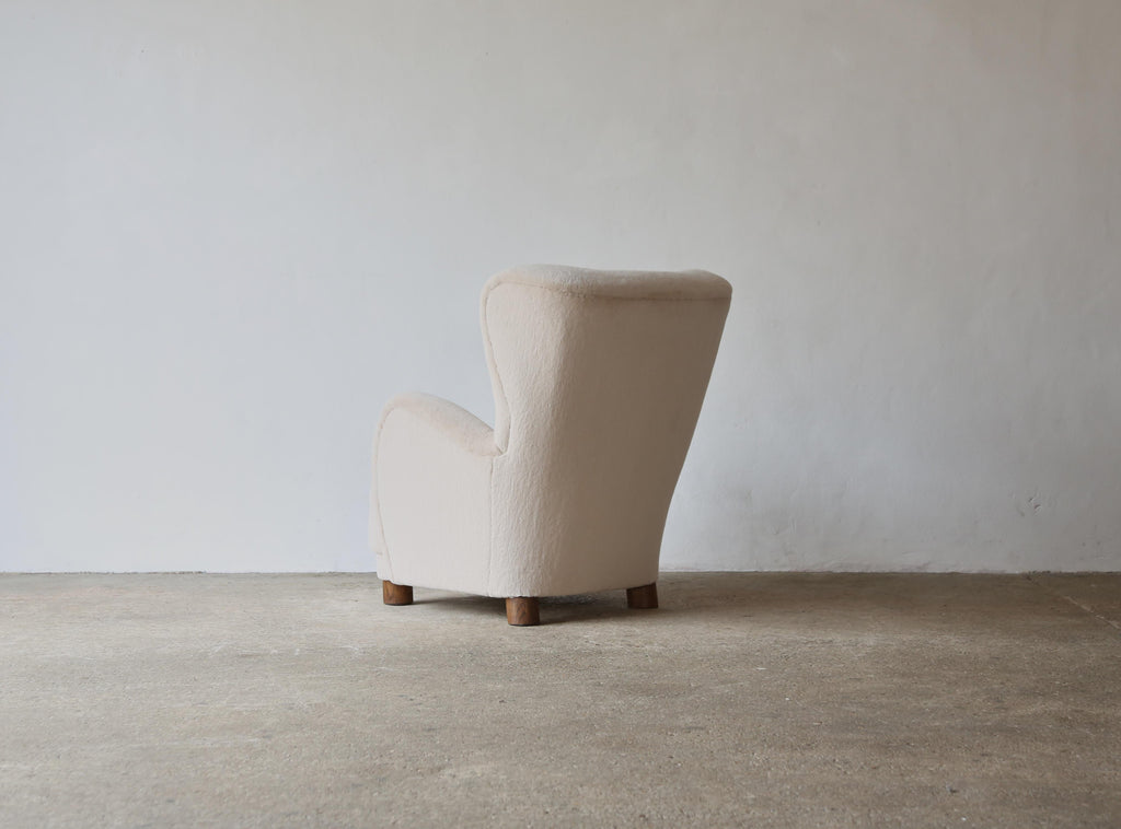 https://a.1stdibscdn.com/high-back-arm-chairs-upholstered-in-pure-alpaca-for-sale-picture-8/f_22593/f_397344421715803939296/High_Tall_Back_Chair_Stone_Alpaca_Single_3_24_8_master.jpg