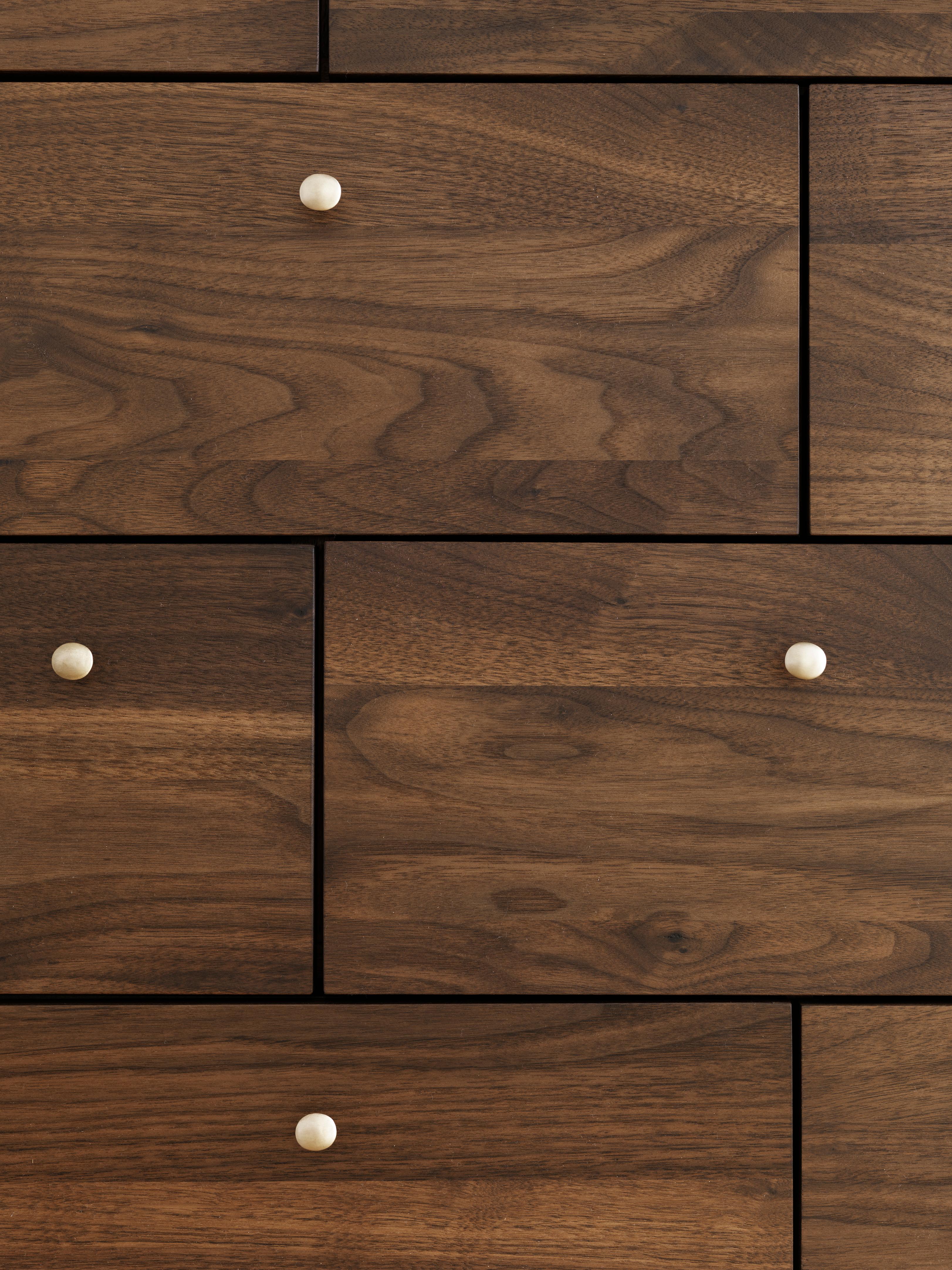 https://a.1stdibscdn.com/richard-watson-highboy-in-white-oak-for-sale-picture-4/f_57532/f_480382121766009598843/Highboy_detail_walnut_FINAL_master.jpg