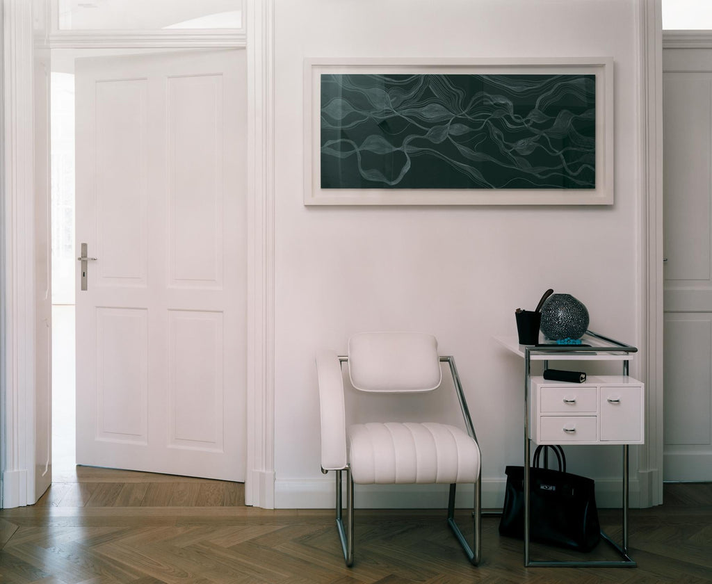 https://a.1stdibscdn.com/classicon-non-conformist-chair-in-white-leather-by-eileen-gray-for-sale-picture-2/12330573/f_138510011551435278526/Holzherr_NonConformist_PetiteCoiffeuse_2_master.jpg