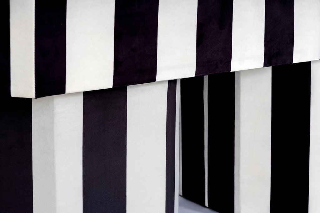https://a.1stdibscdn.com/viva-stripe-black-and-white-bench-by-houtique-for-sale-picture-7/f_12192/f_349874621687901909408/Houtique_viva_bench_stripe_008xl_04_HIGHRES_LOWRES_master.jpg