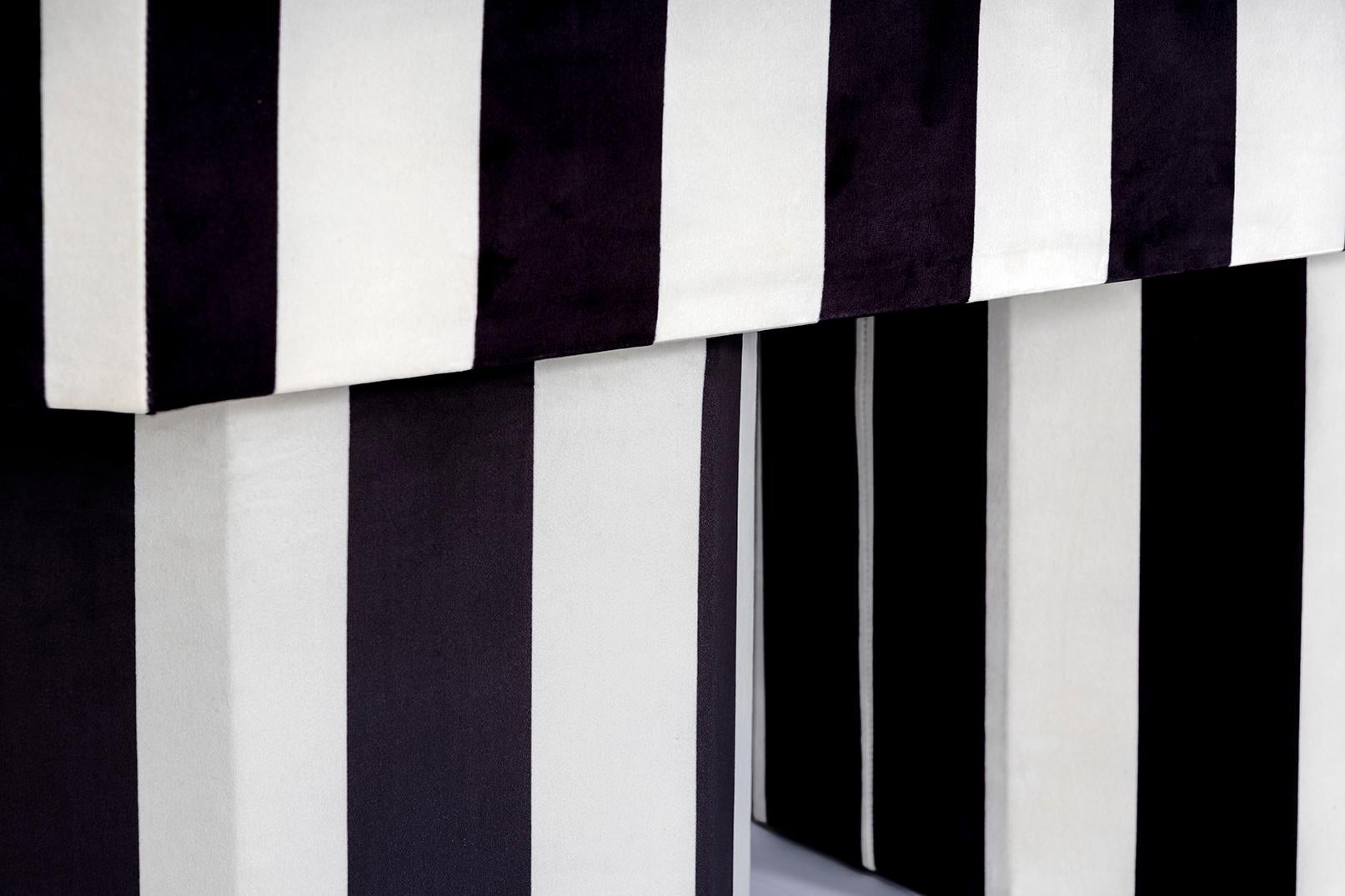 https://a.1stdibscdn.com/viva-stripe-black-and-white-bench-by-houtique-for-sale-picture-7/f_12192/f_349874621687901909408/Houtique_viva_bench_stripe_008xl_04_HIGHRES_LOWRES_master.jpg