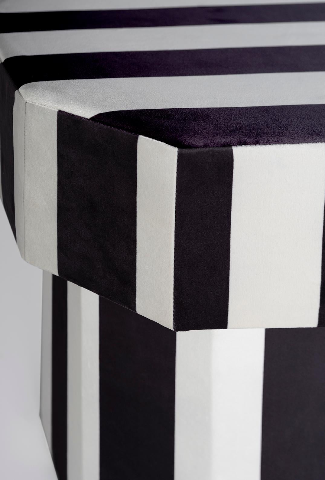 https://a.1stdibscdn.com/viva-stripe-black-and-white-bench-by-houtique-for-sale-picture-6/f_12192/f_349874621687901909375/Houtique_viva_bench_stripe_008xl_05_HIGHRES_LOWRES_master.jpg
