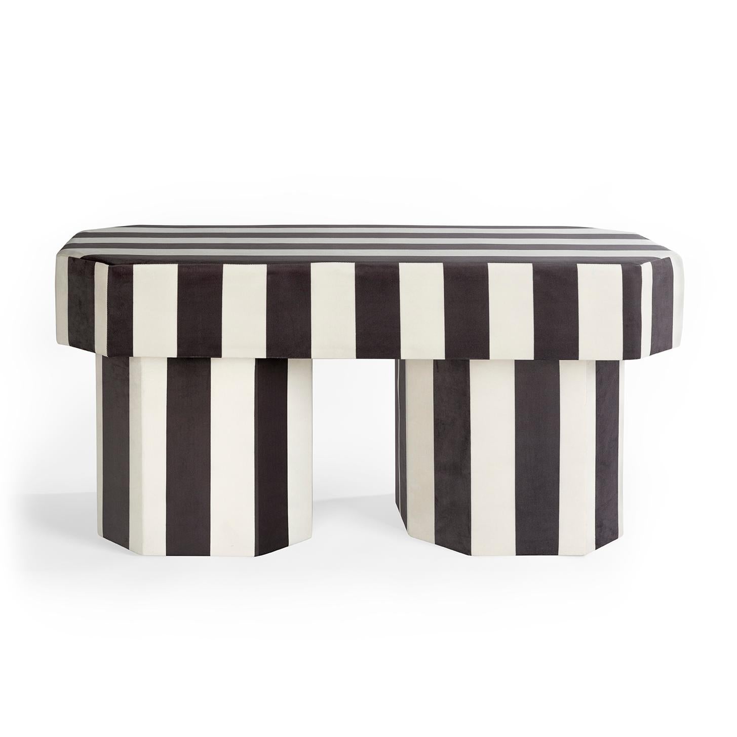 https://a.1stdibscdn.com/viva-stripe-black-and-white-bench-by-houtique-for-sale-picture-2/f_12192/f_349874621687901909056/Houtique_viva_bench_stripe_008xl_black_white02_HIGHRES_LOWRES_master.jpg