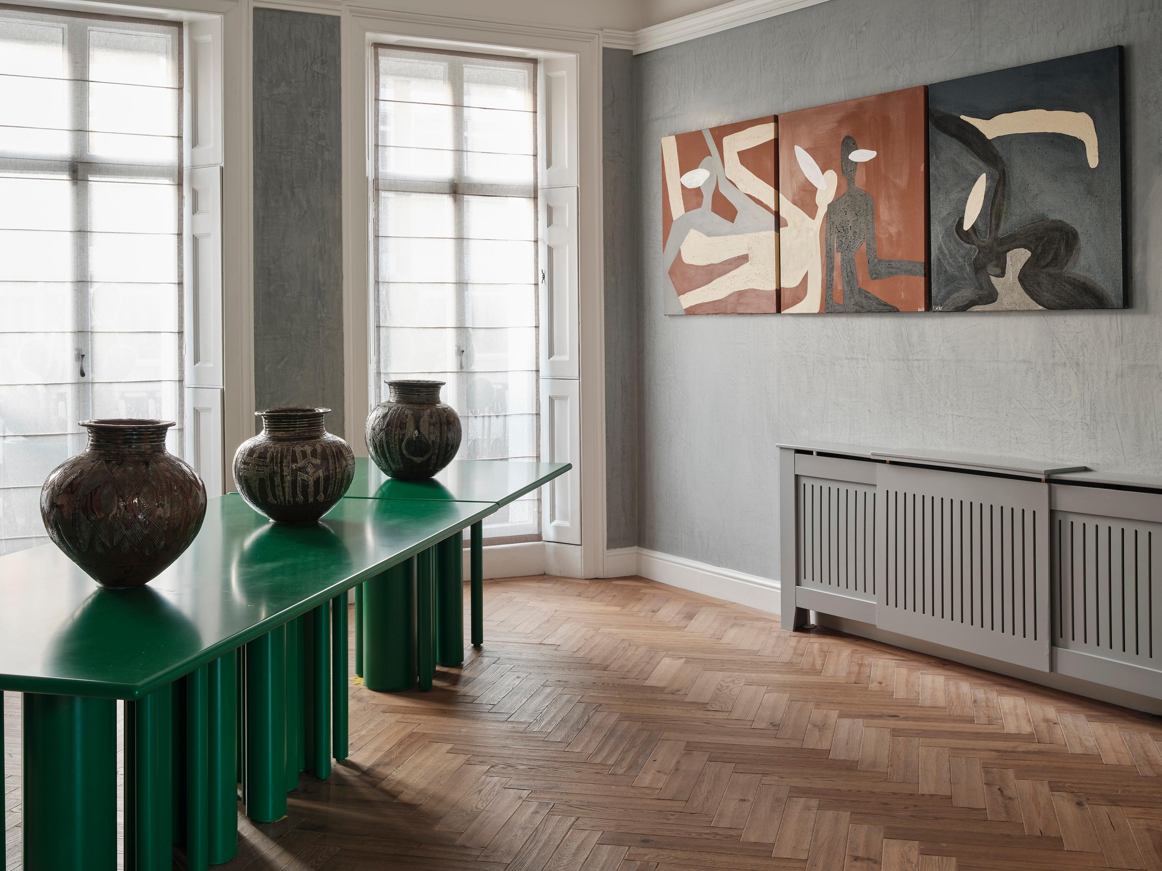 https://a.1stdibscdn.com/contemporary-matte-lacquer-dining-table-in-green-for-soshiro-by-interni-for-sale-picture-3/f_57262/f_272991521644418883520/ID005_WOLF_017_WEB_master.jpg