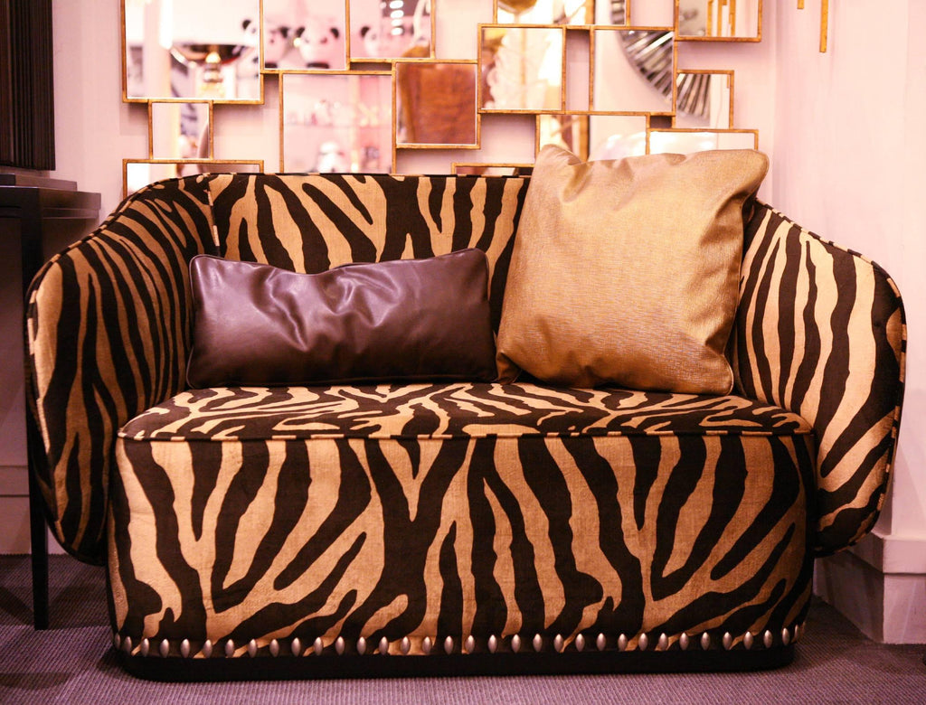 https://a.1stdibscdn.com/zebra-gold-sofa-in-velvet-fabric-for-sale-picture-3/archivesE/upload/f_14282/1521461768736/IMG_0045_master.JPG