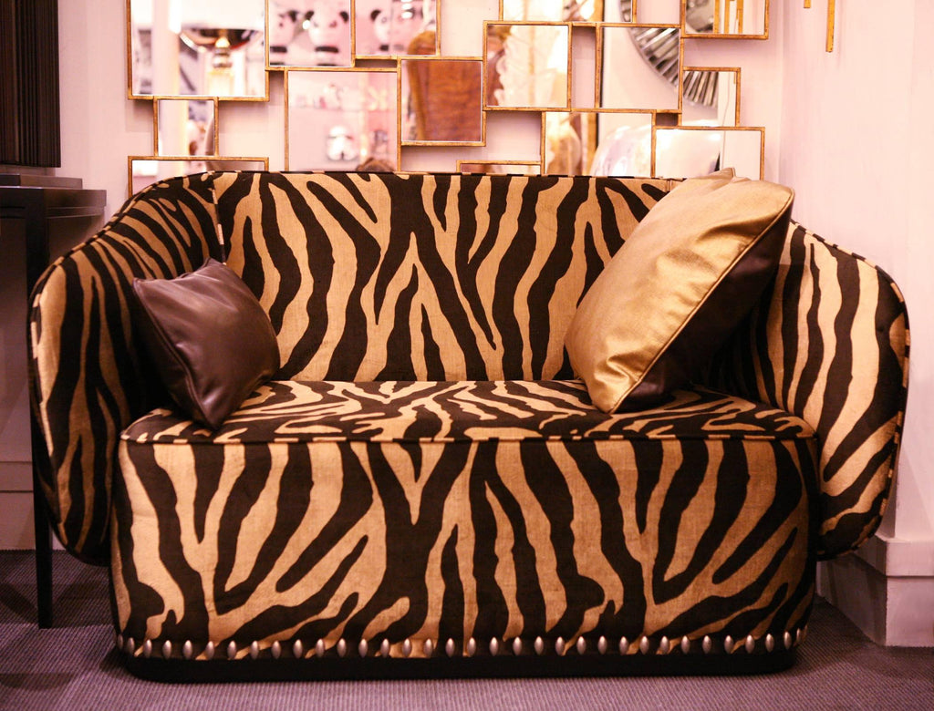 https://a.1stdibscdn.com/zebra-gold-sofa-in-velvet-fabric-for-sale-picture-4/archivesE/upload/f_14282/1521461771064/IMG_0046_master.JPG