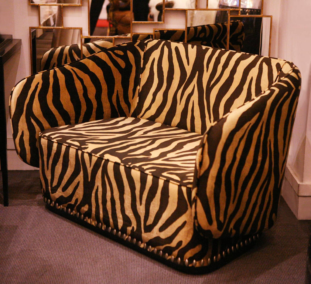 https://a.1stdibscdn.com/zebra-gold-sofa-in-velvet-fabric-for-sale-picture-6/archivesE/upload/f_14282/1521461773412/IMG_0050_master.JPG