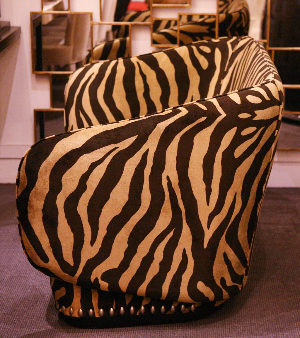 https://a.1stdibscdn.com/zebra-gold-sofa-in-velvet-fabric-for-sale-picture-5/archivesE/upload/f_14282/1521461775669/IMG_0052_master.JPG