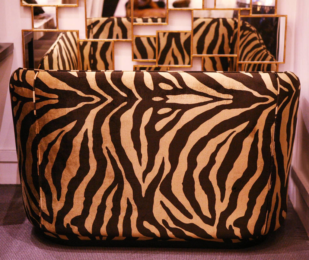 https://a.1stdibscdn.com/zebra-gold-sofa-in-velvet-fabric-for-sale-picture-7/archivesE/upload/f_14282/1521461777912/IMG_0055_master.JPG