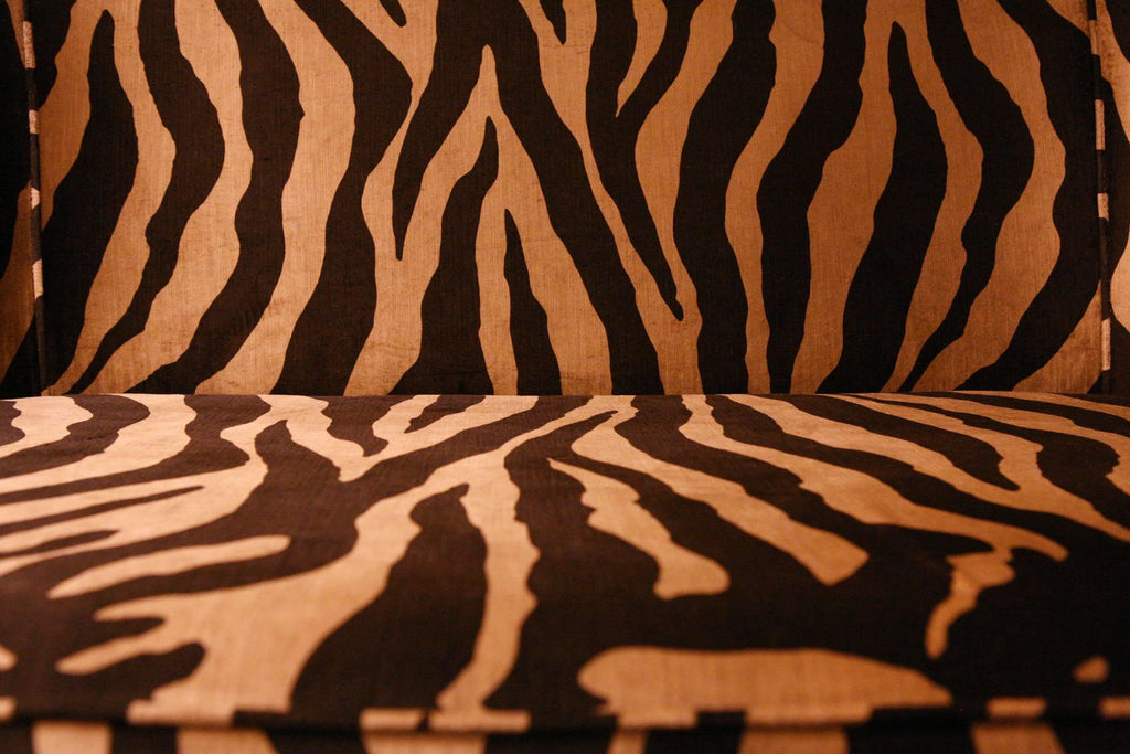 https://a.1stdibscdn.com/zebra-gold-sofa-in-velvet-fabric-for-sale-picture-9/archivesE/upload/f_14282/1521461781542/IMG_0069_master.JPG