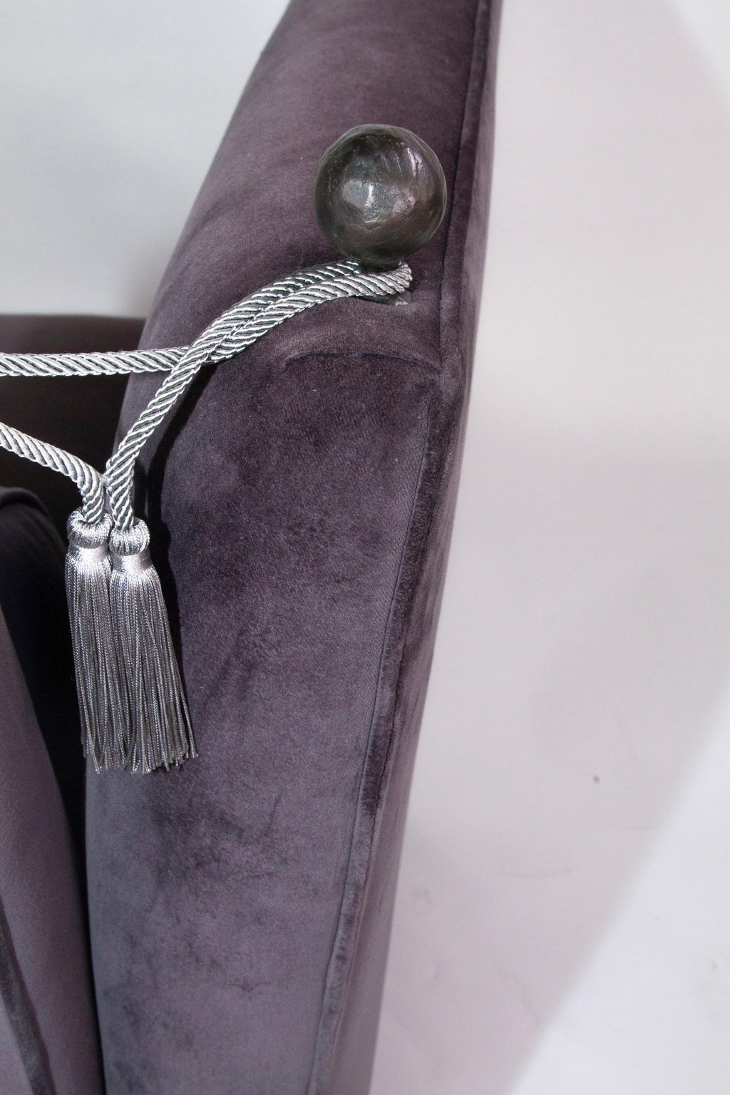 https://a.1stdibscdn.com/french-cords-and-tassels-armchair-with-hand-sculpted-legs-for-sale-picture-7/f_54442/1627940277199/IMG_0136_master.JPG