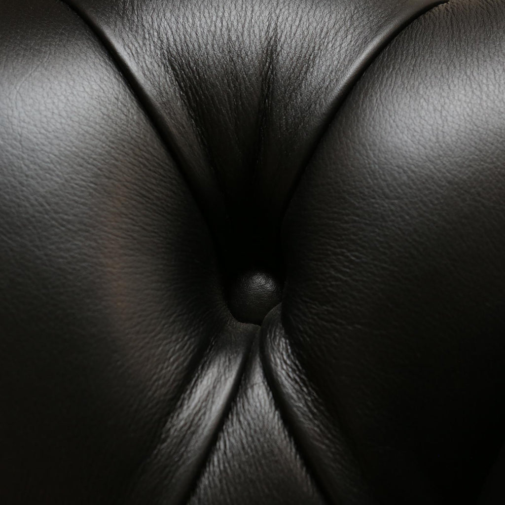 https://a.1stdibscdn.com/zebra-sofa-with-real-zebra-skin-and-black-leather-for-sale-picture-10/f_14282/1577454290652/IMG_0163_master.JPG