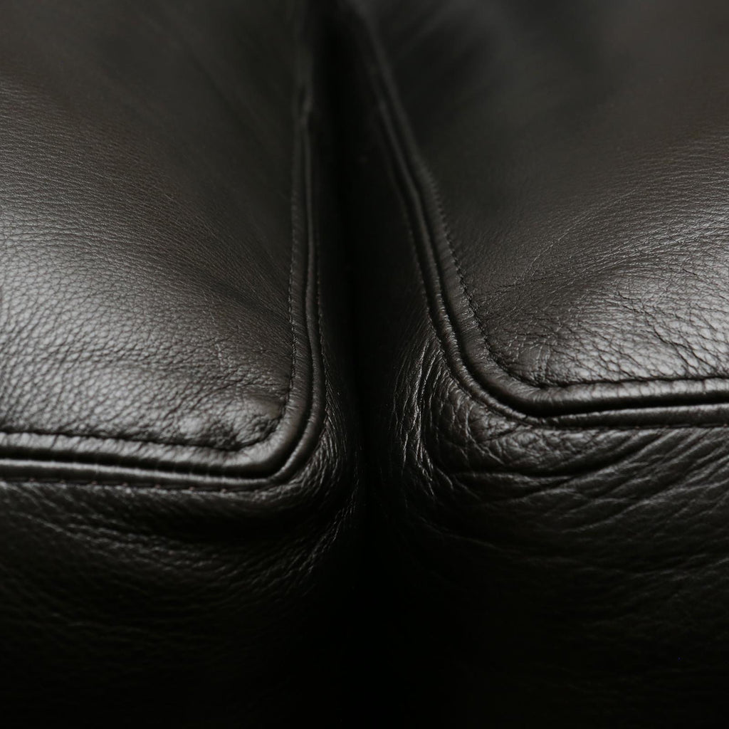 https://a.1stdibscdn.com/zebra-sofa-with-real-zebra-skin-and-black-leather-for-sale-picture-11/f_14282/1577454293243/IMG_0164_master.JPG