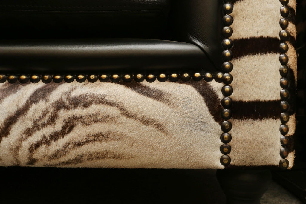 https://a.1stdibscdn.com/zebra-sofa-with-real-zebra-skin-and-black-leather-for-sale-picture-7/f_14282/1577454294850/IMG_0169_master.JPG