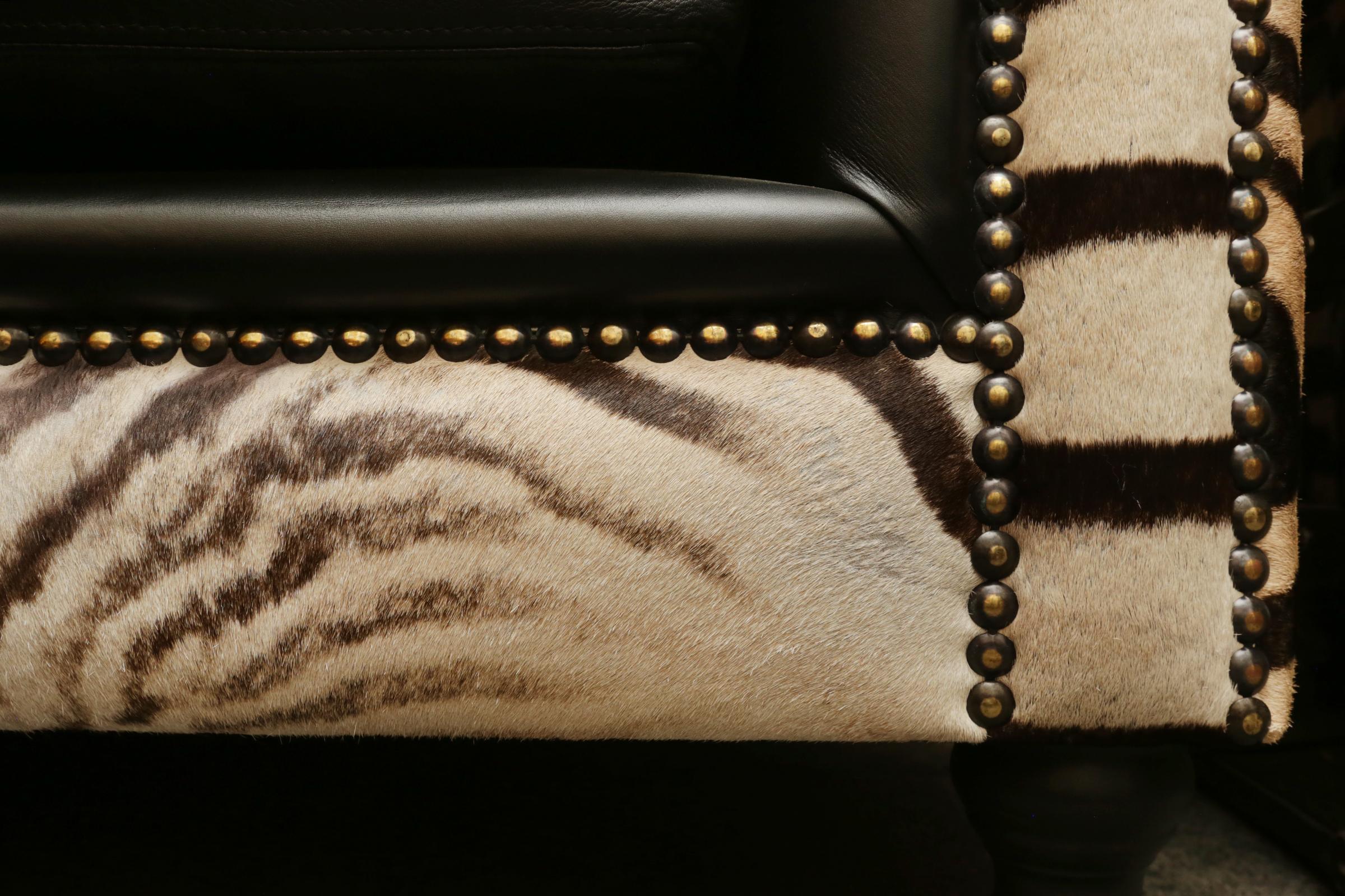 https://a.1stdibscdn.com/zebra-sofa-with-real-zebra-skin-and-black-leather-for-sale-picture-7/f_14282/1577454294850/IMG_0169_master.JPG