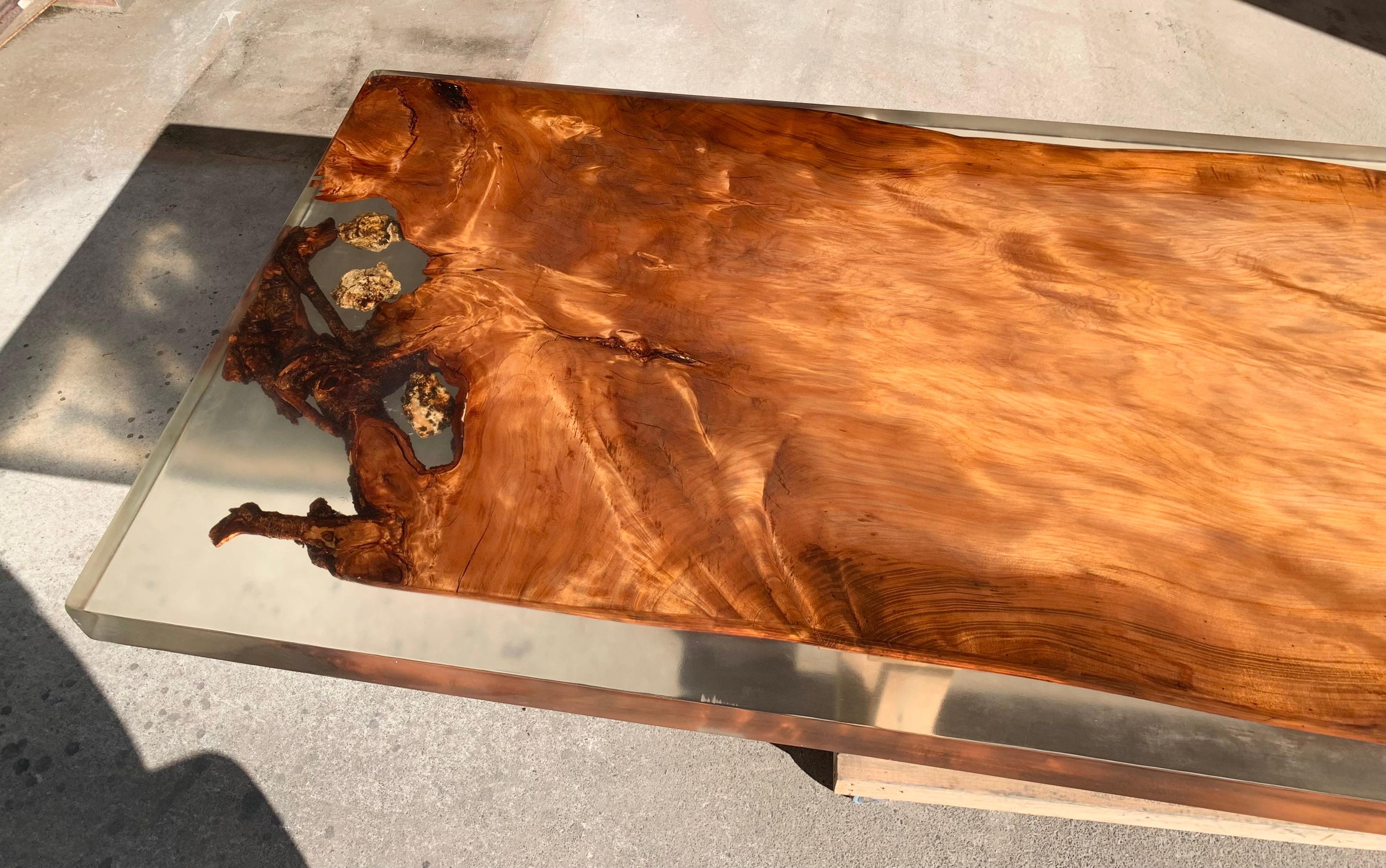 https://a.1stdibscdn.com/3m-x-12m-kauri-amber-dining-table-in-solid-ancient-kauri-wood-for-sale-picture-2/f_79872/f_493308421774236396751/IMG_0218_master.jpeg