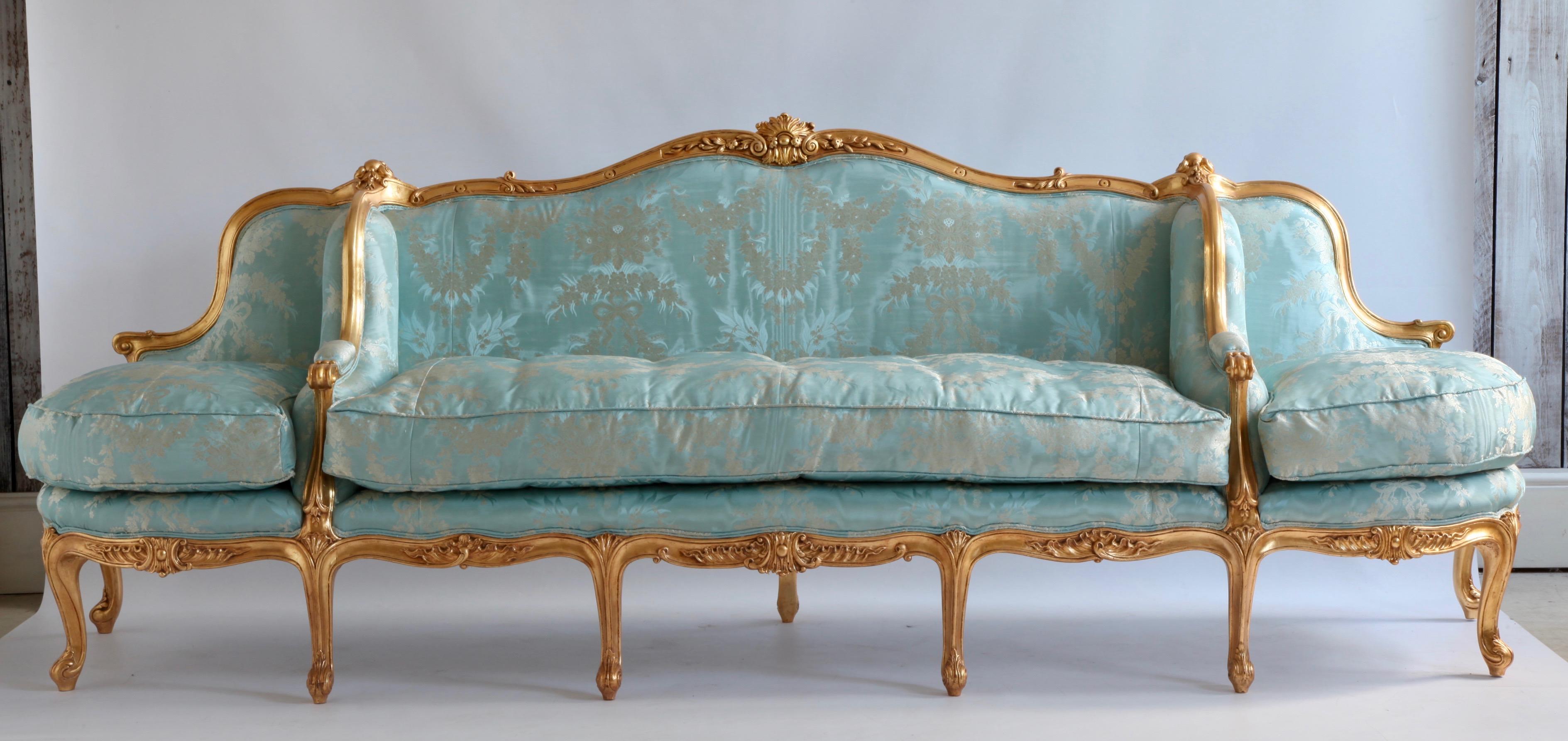 https://a.1stdibscdn.com/giltwood-sofa-hand-carved-in-the-louis-xv-style-for-sale-picture-12/f_23353/f_217465421607607147424/IMG_0267_master.jpg