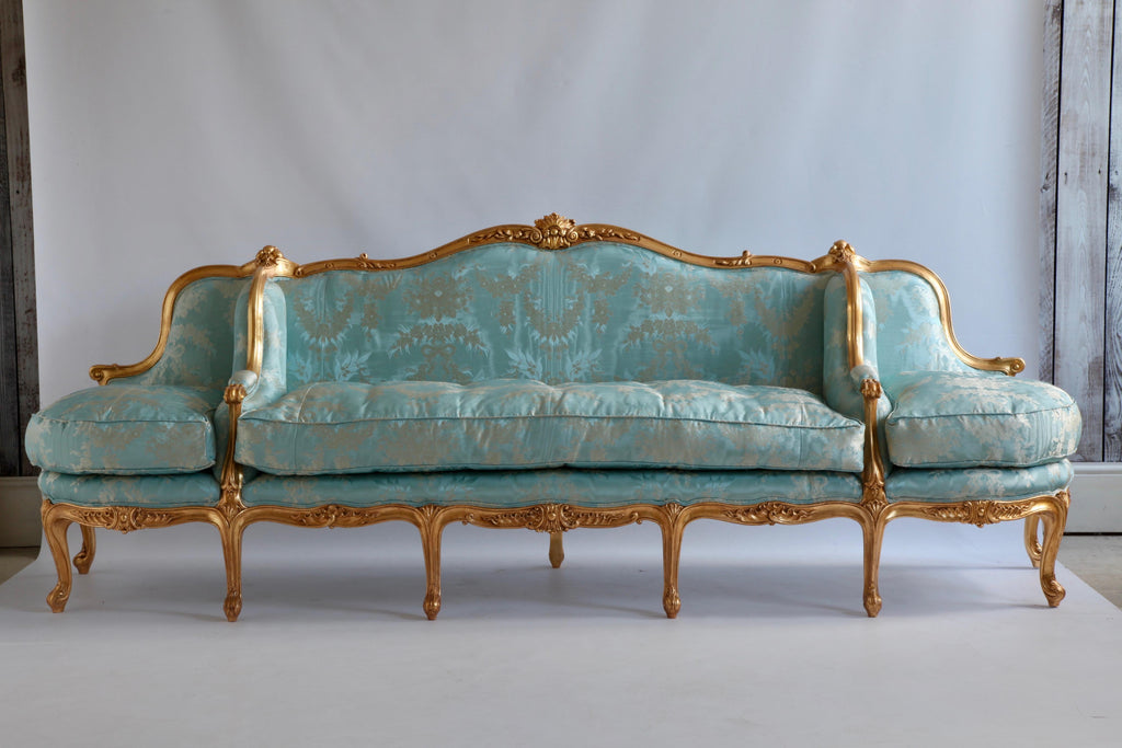 https://a.1stdibscdn.com/giltwood-sofa-hand-carved-in-the-louis-xv-style-for-sale-picture-2/f_23353/f_217465421607607142475/IMG_0269_master.jpg