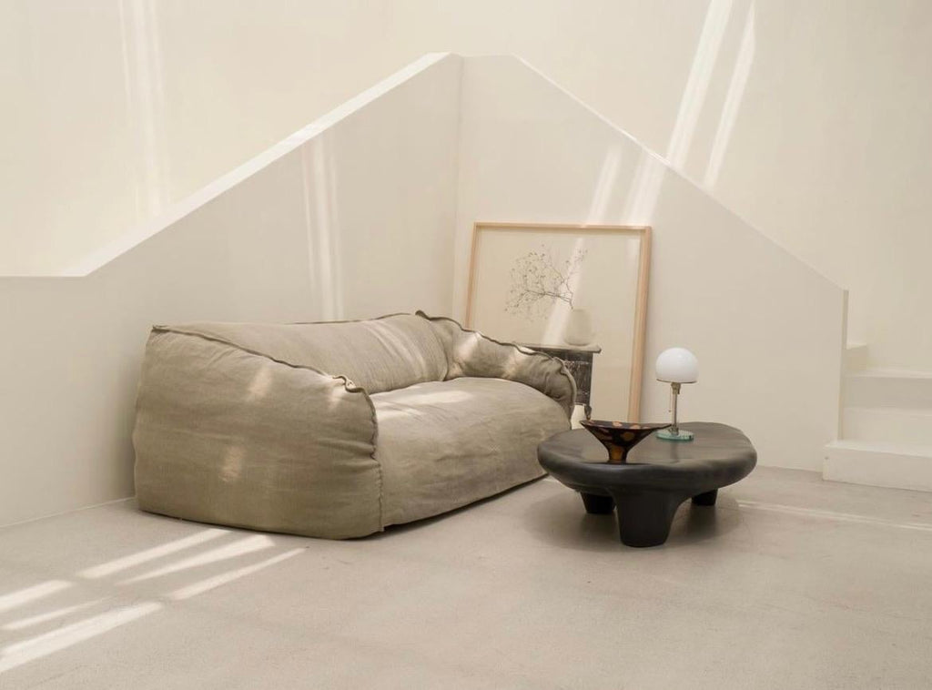 https://a.1stdibscdn.com/organic-form-small-tripod-black-fiberglass-coffee-table-by-kar-for-sale-picture-10/f_12192/f_429472621744798438878/IMG_0275_master.JPG