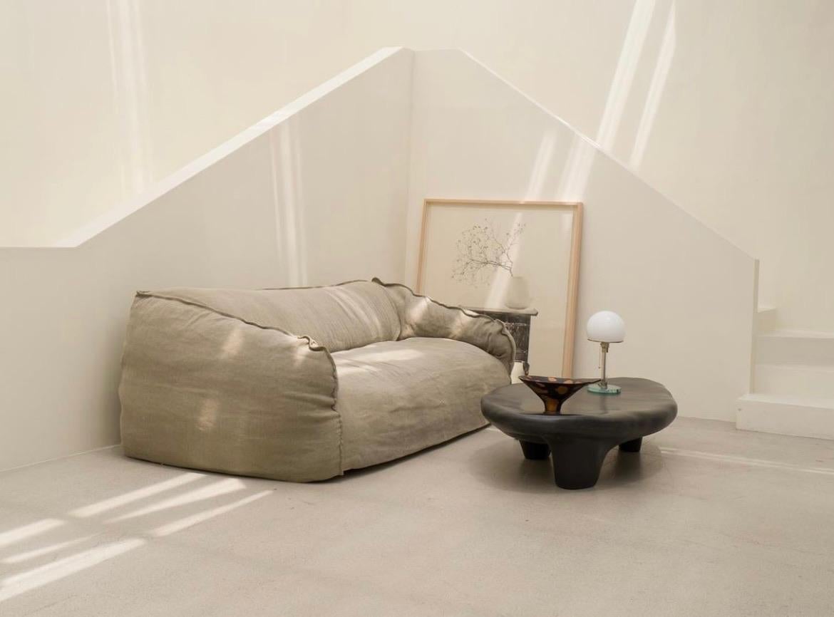 https://a.1stdibscdn.com/organic-form-small-tripod-black-fiberglass-coffee-table-by-kar-for-sale-picture-10/f_12192/f_429472621744798438878/IMG_0275_master.JPG